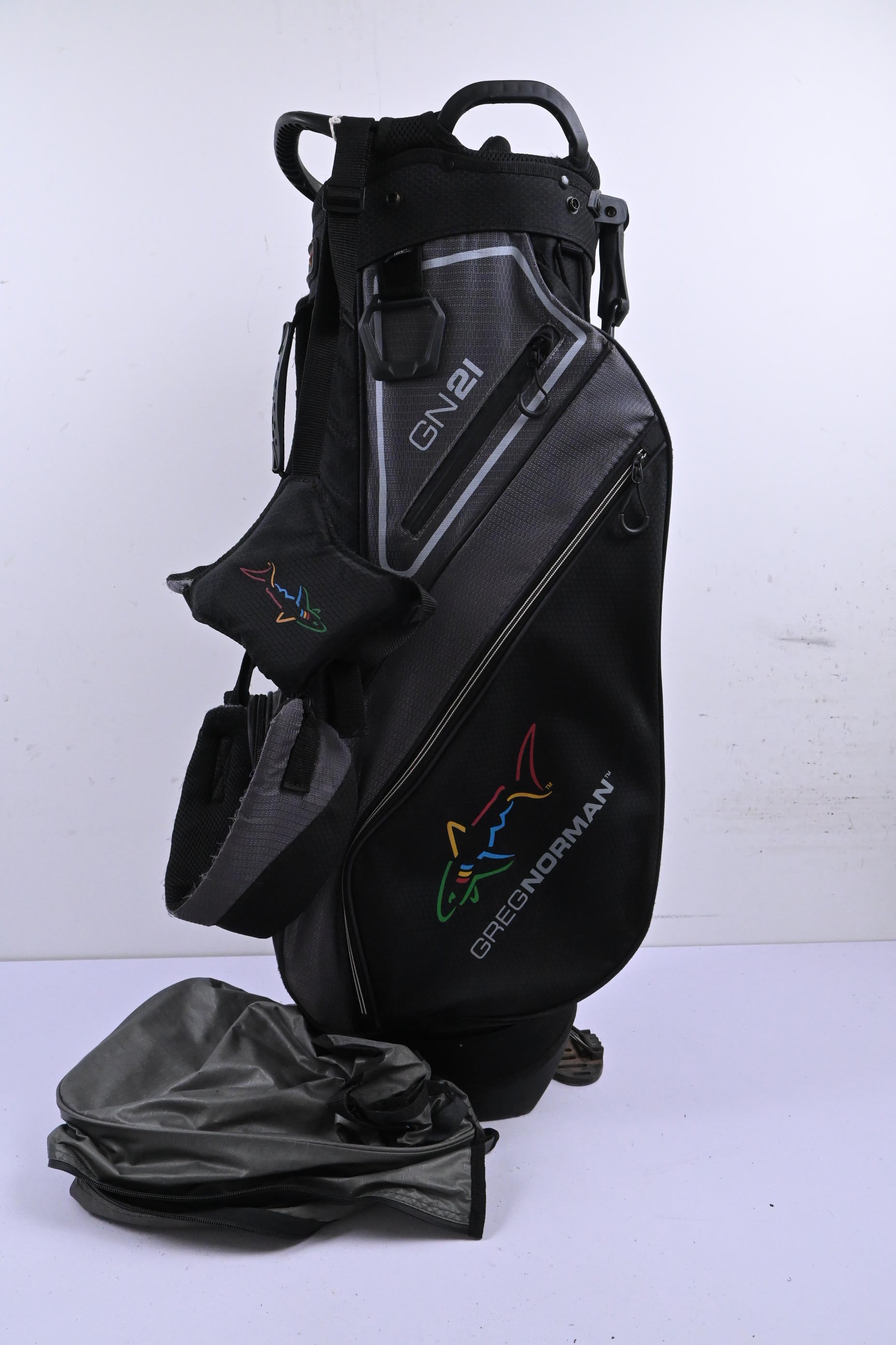 Greg Norman GN21 Stand Bag / 7-Way Divider / Black & Grey