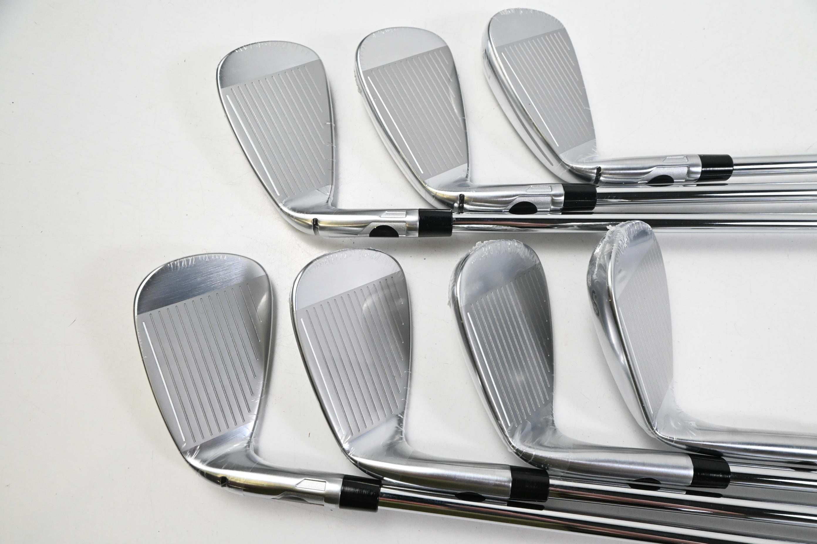 Taylormade Qi Max Irons / 5-PW+SW / Regular Flex KBS MAX MT 85 Shafts