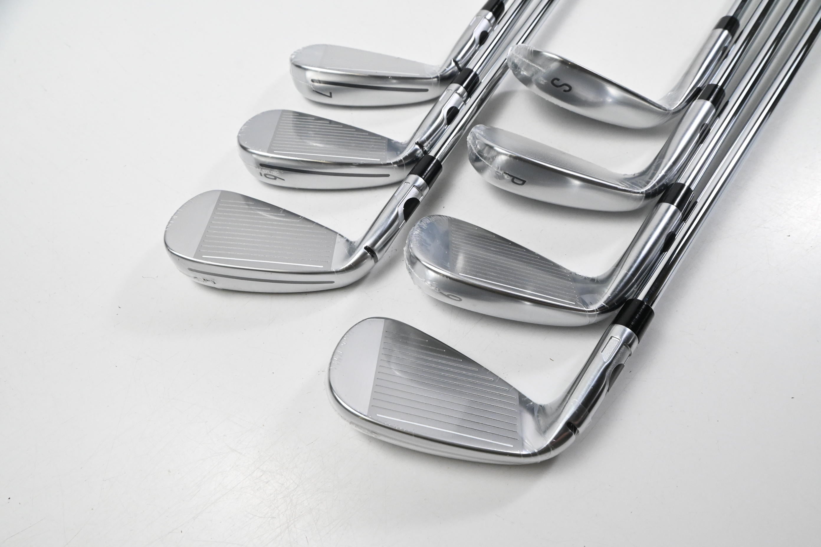 Taylormade Qi Max Irons / 5-PW+SW / Regular Flex KBS MAX MT 85 Shafts