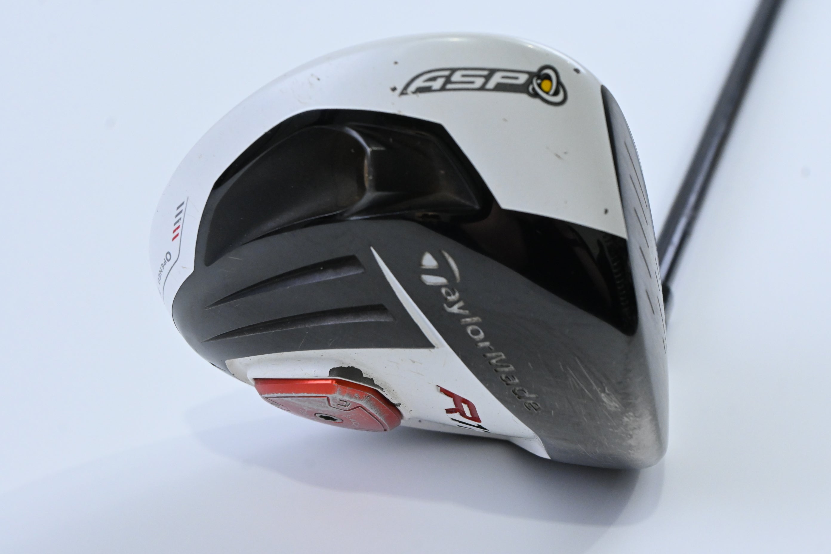 Taylormade R11 Driver / 10.5 Degree / Stiff Flex Fujikura Blur 60 Shaft