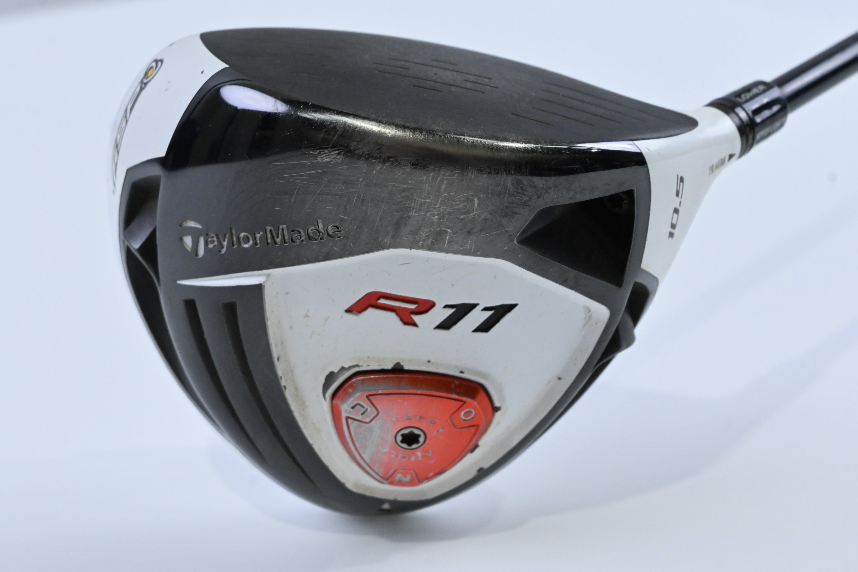 Taylormade R11 Driver / 10.5 Degree / Stiff Flex Fujikura Blur 60 Shaft
