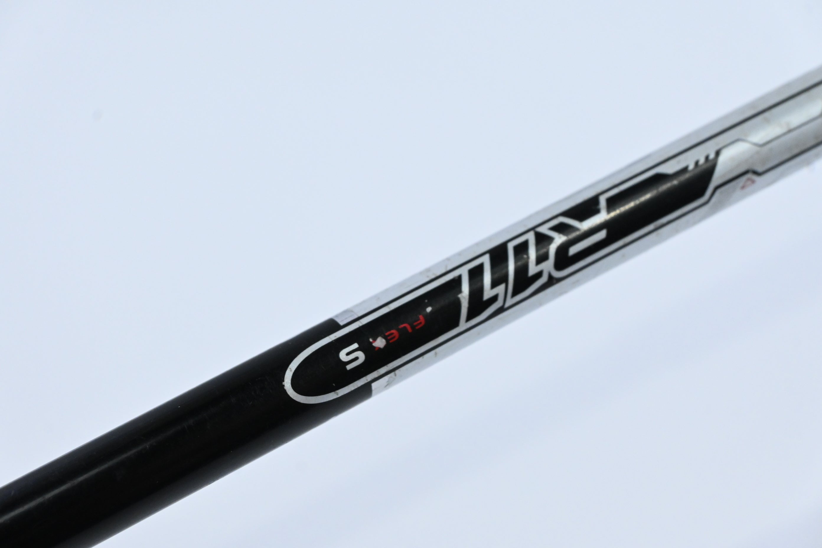 Taylormade R11 Driver / 10.5 Degree / Stiff Flex Fujikura Blur 60 Shaft