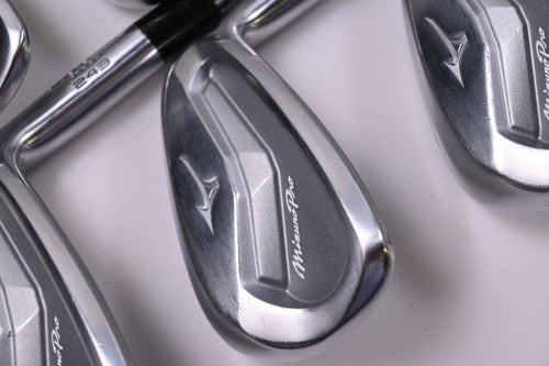 Mizuno Pro 243 Irons / 7-PW+GW / Stiff Flex Dynamic Gold Mid 100 S300 Shafts