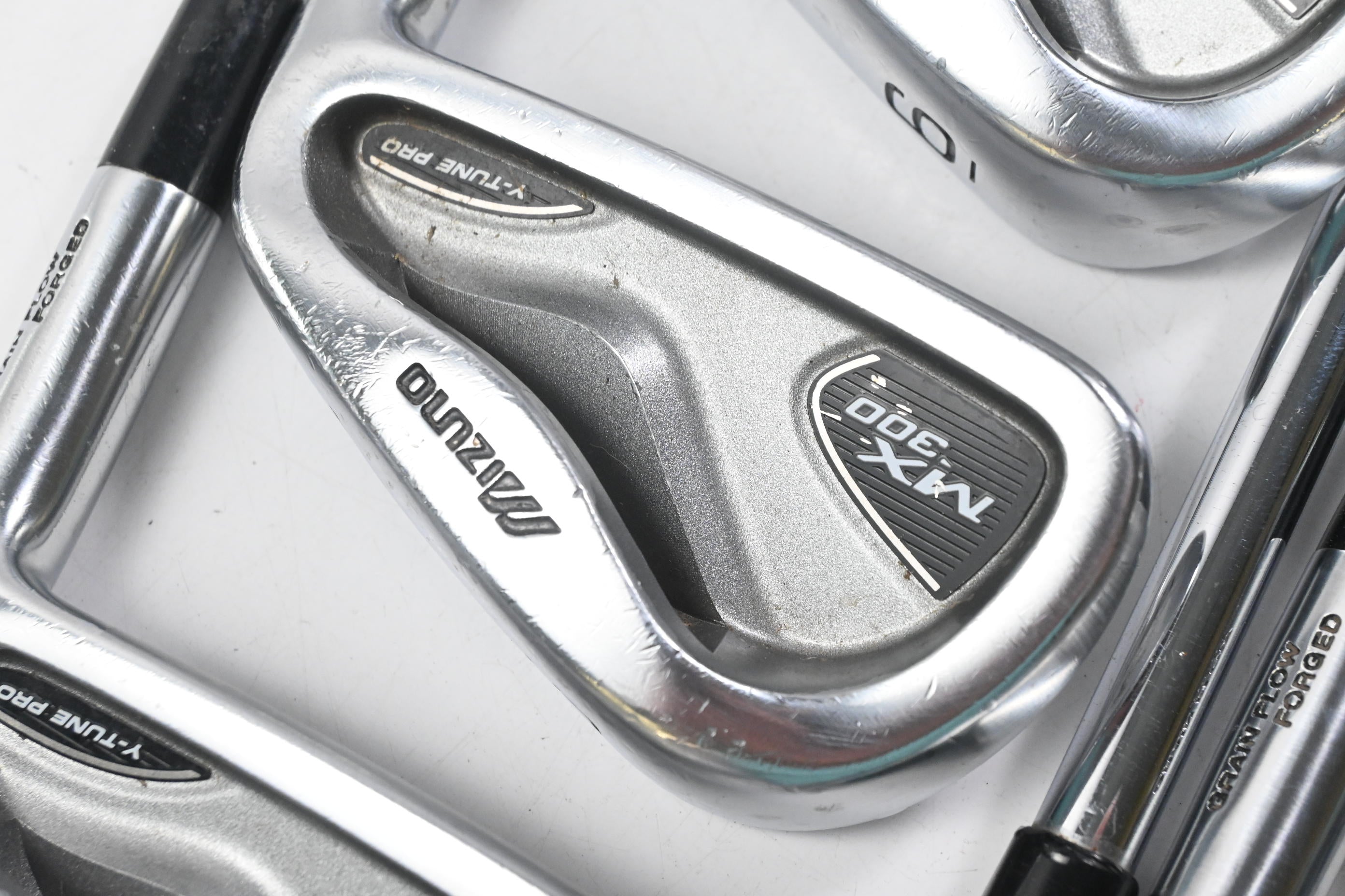 Mizuno MX-300 Irons / 4-PW / Regular Flex Dynalite Gold XP R300 Shafts