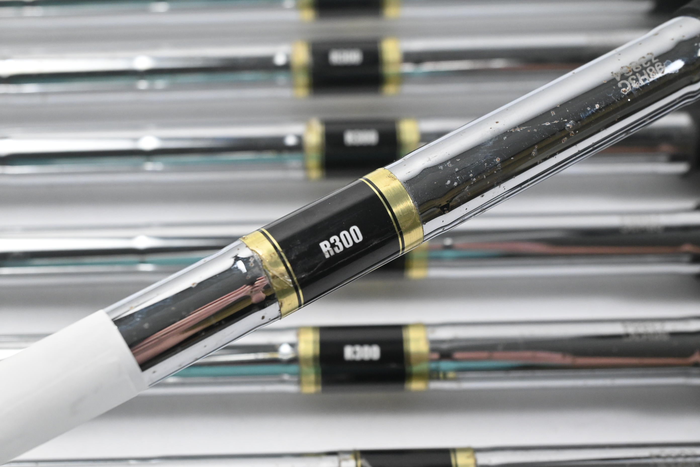Mizuno MX-300 Irons / 4-PW / Regular Flex Dynalite Gold XP R300 Shafts