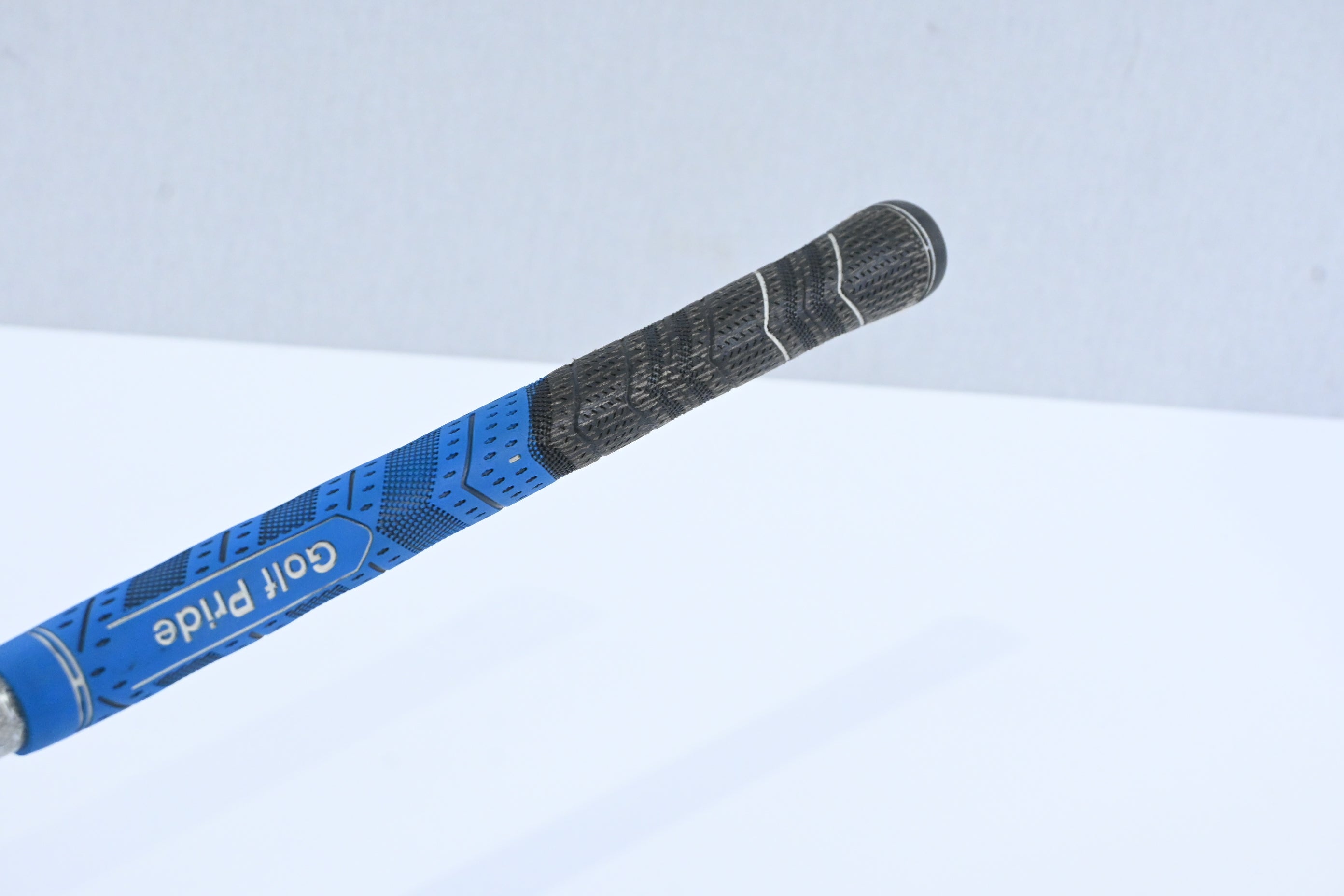 Left Hand Taylormade SIM Driver / 10.5 Degree / Regular Flex Tensei AV Raw Blue