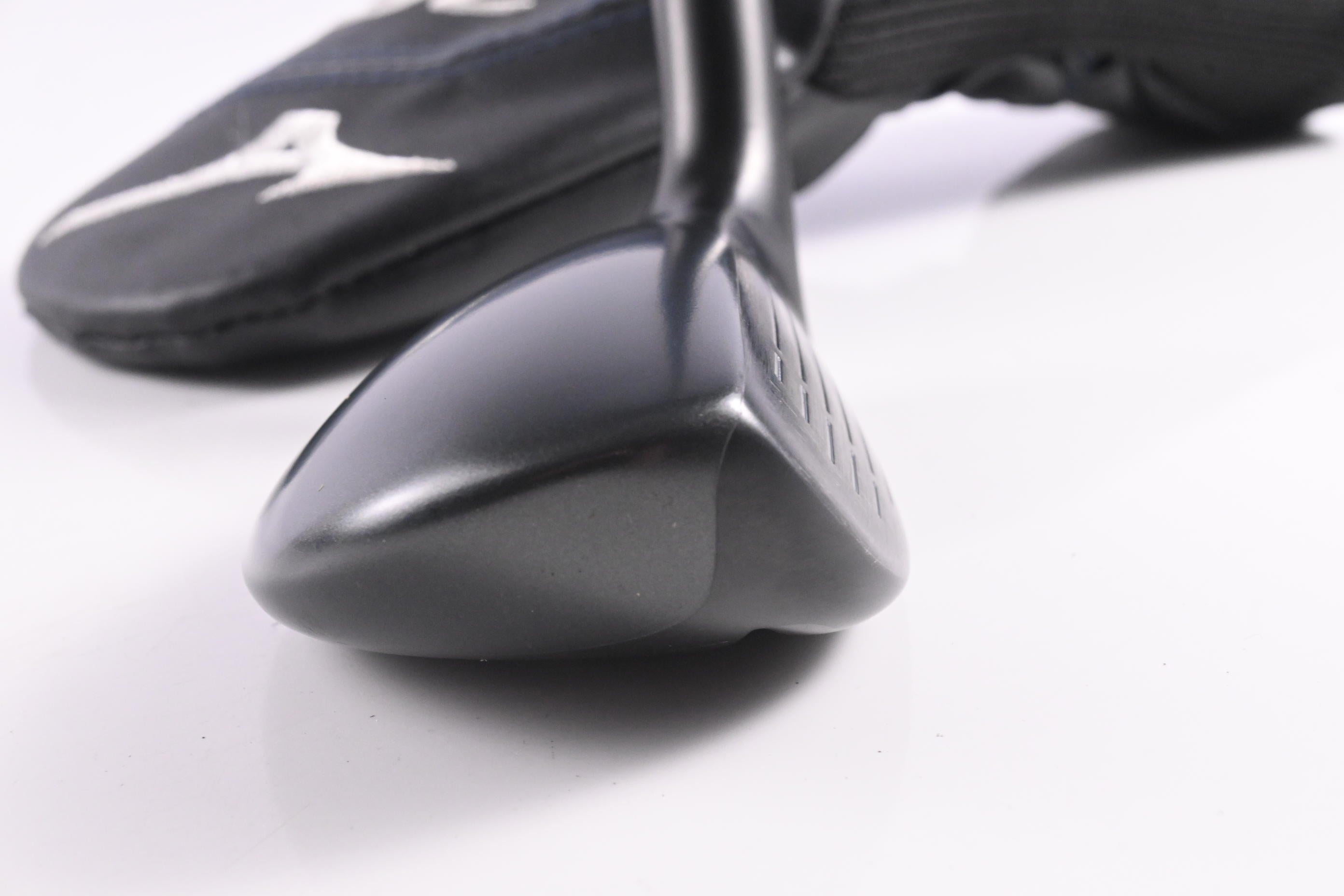 Mizuno JPX 925 Fli-Hi #7 Hybrid / 28 Degree / Regular Flex UST Recoil Dart ESX