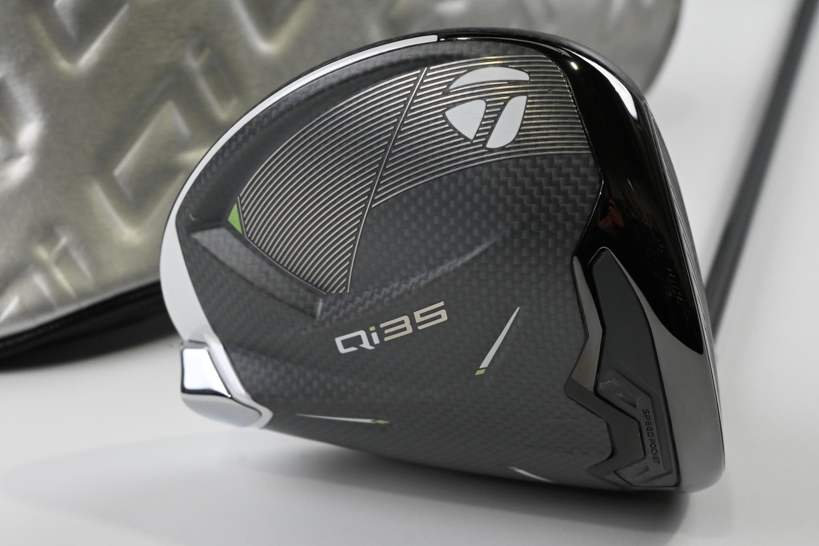 Taylormade Qi35 Max Lite Driver / 12 Degree / Regular Flex Fujikura Pro 56 XLR8