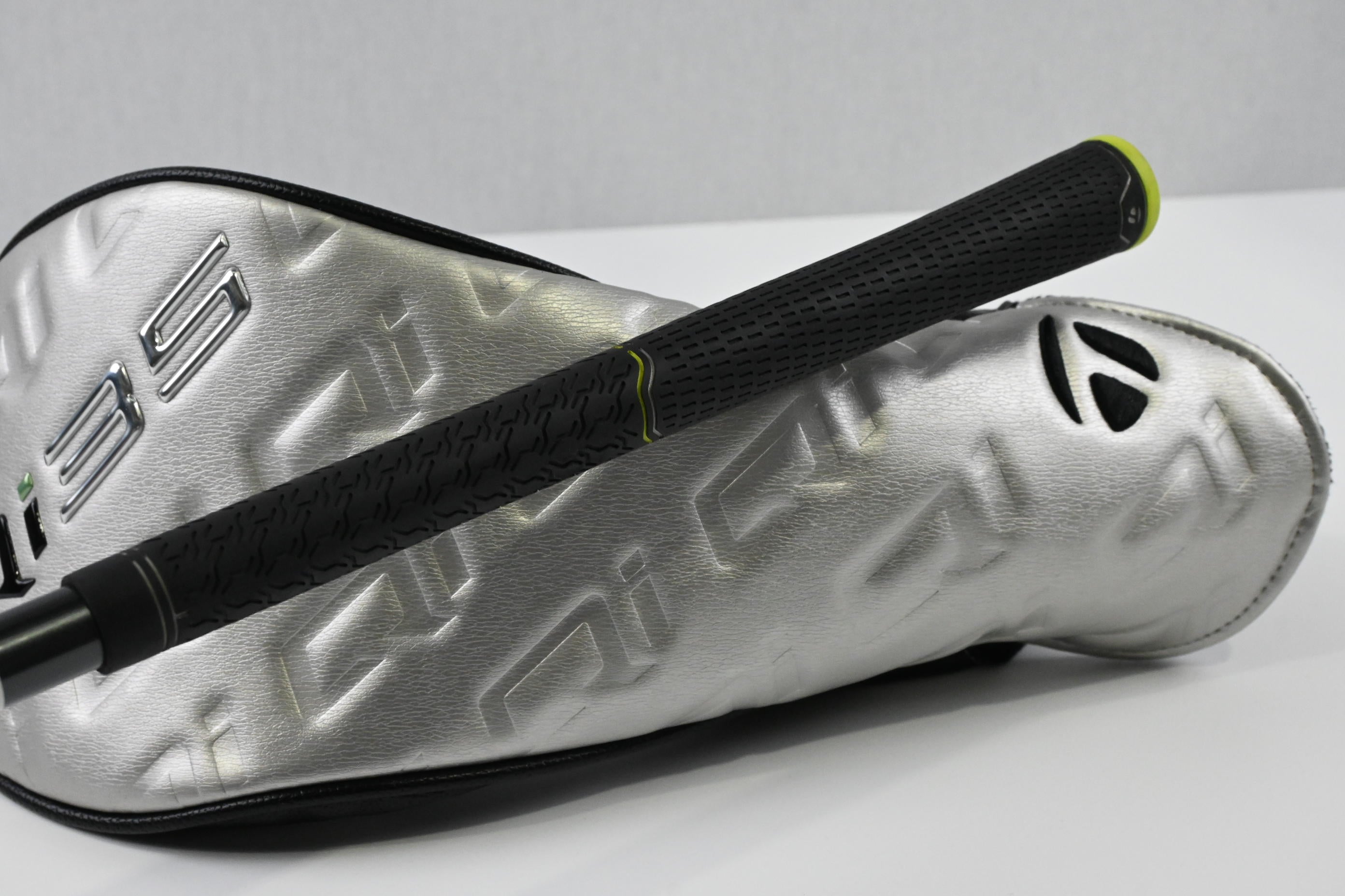Taylormade Qi35 Max Lite Driver / 12 Degree / Regular Flex Fujikura Pro 56 XLR8