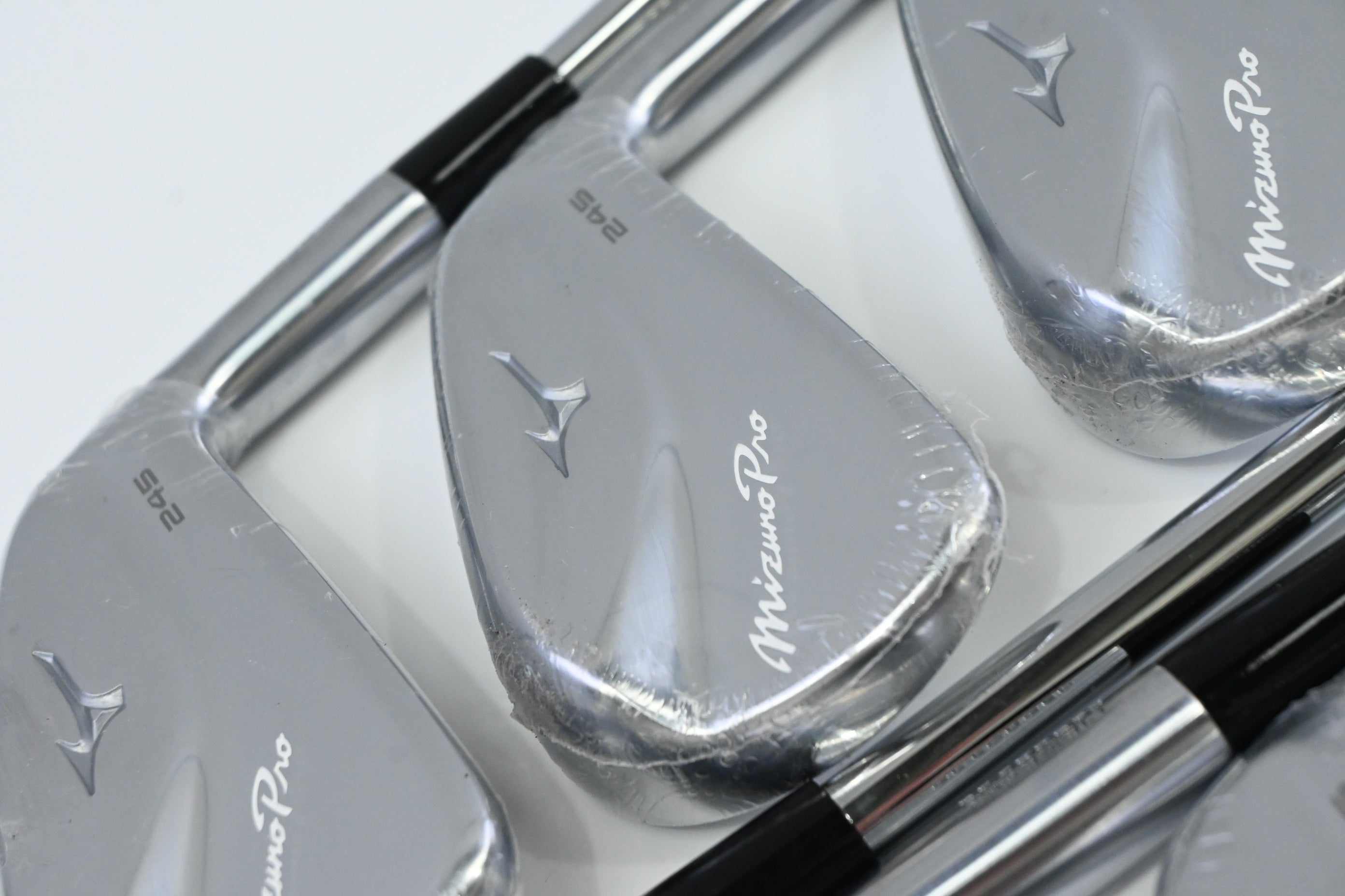Mizuno Pro 245 Irons / 4-PW / Regular Flex Dynamic Gold 100 R300 Shafts