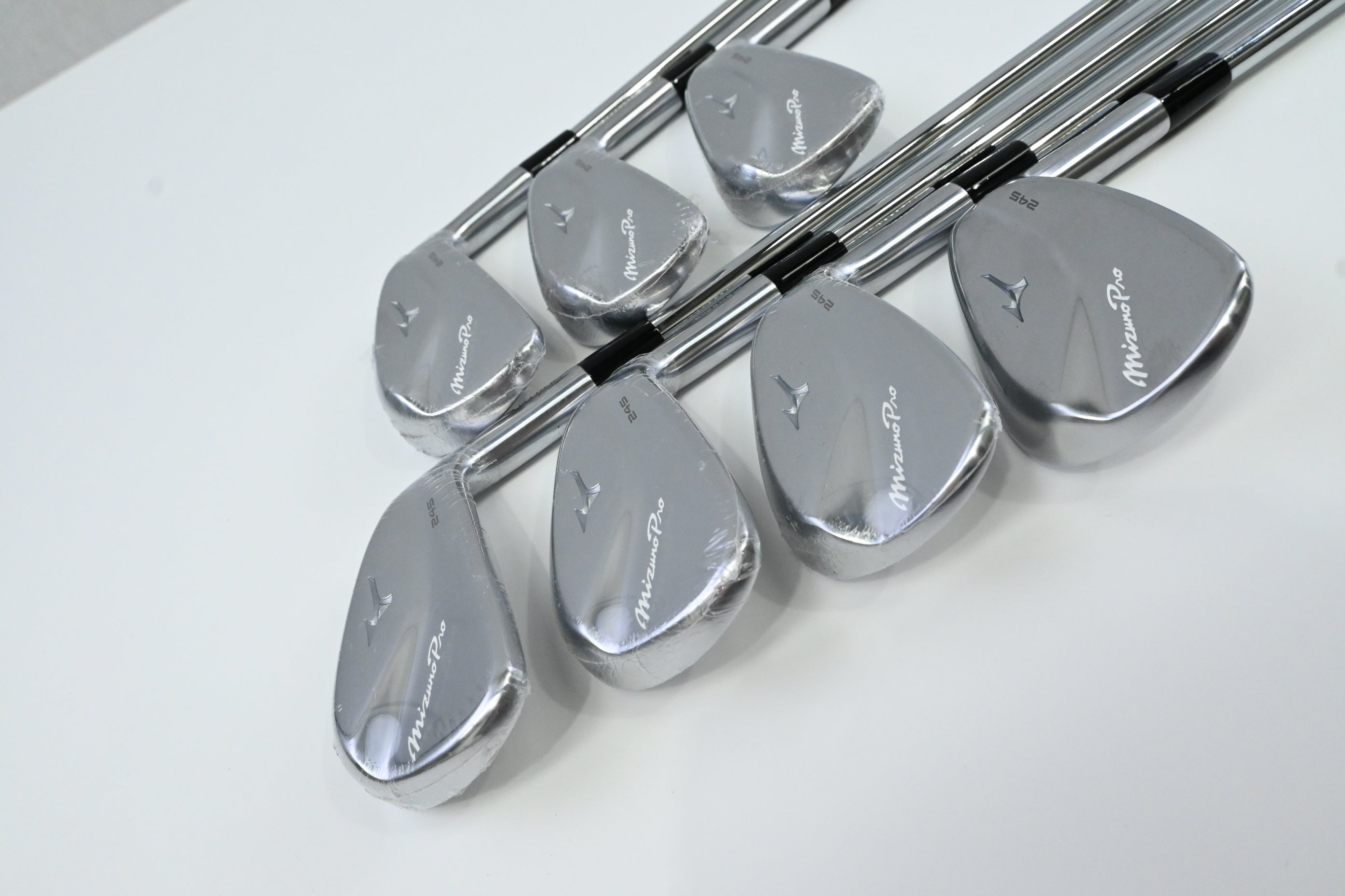 Mizuno Pro 245 Irons / 4-PW / Regular Flex Dynamic Gold 100 R300 Shafts