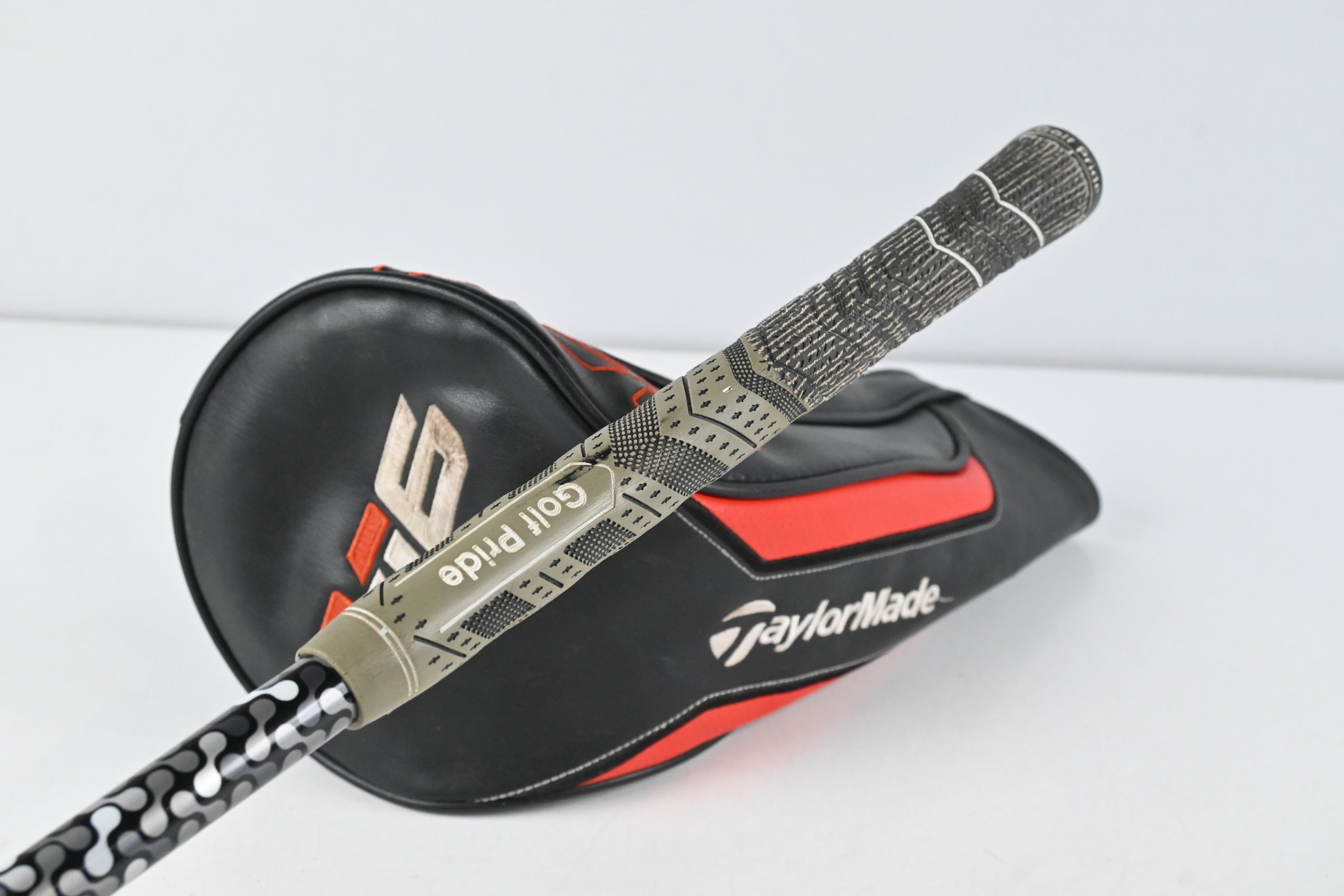 Taylormade M6 Driver / 9 Degree / Stiff Flex Fujikura Atmos White 6 Shaft