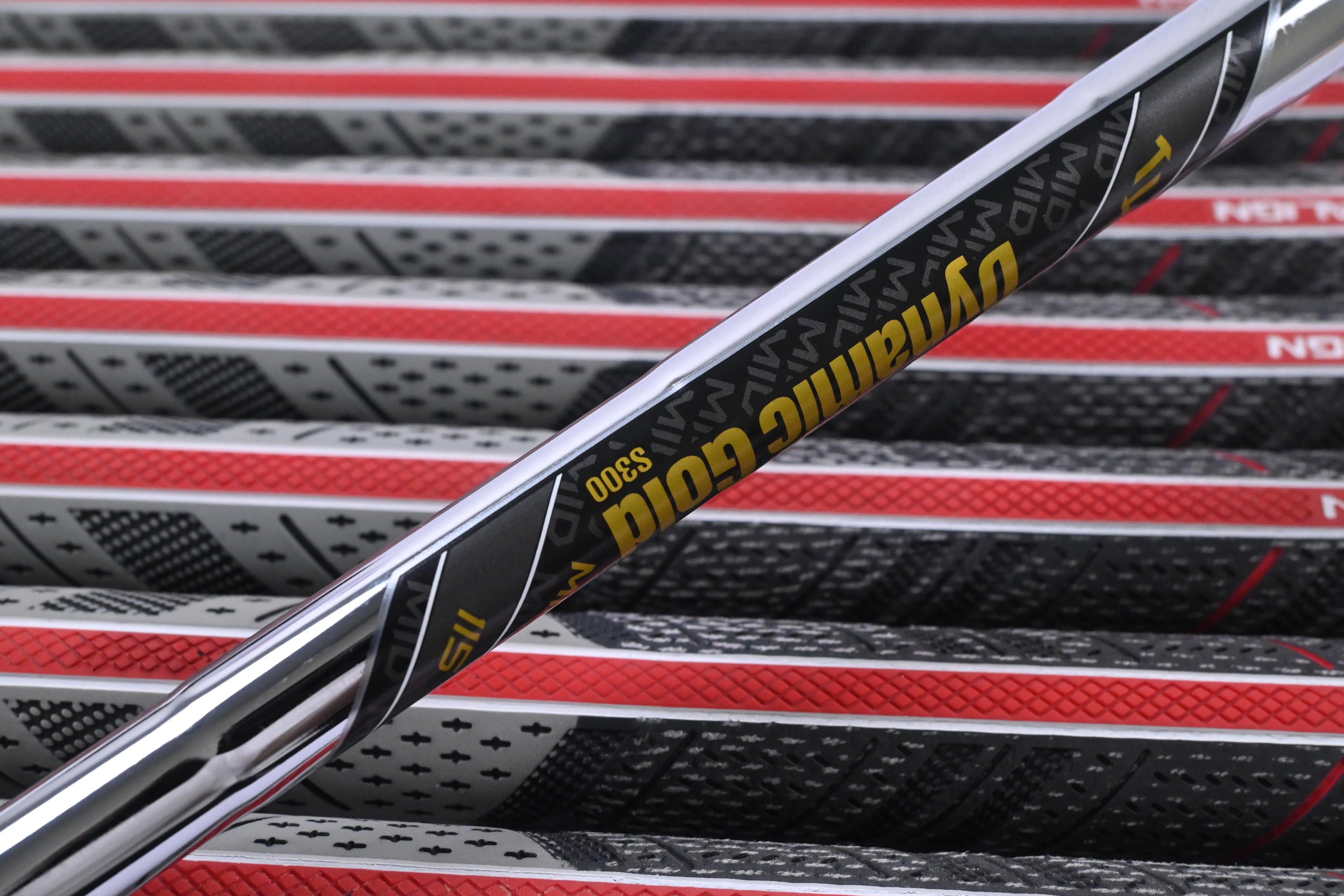 Srixon ZXi5 Irons / 4-PW+GW / Stiff Flex Dynamic Gold S300 Shaft