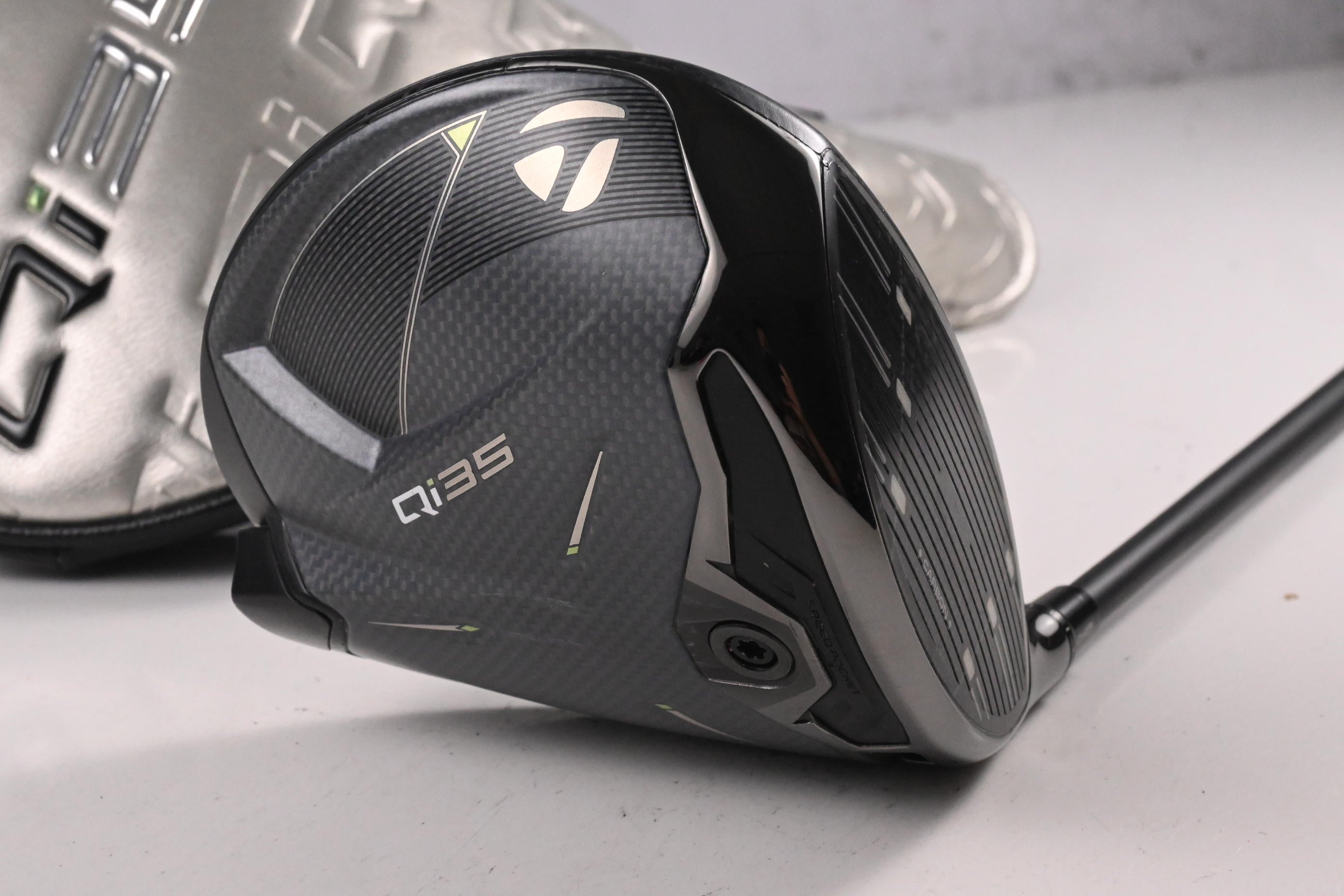 Taylormade Qi35 Driver / 9 Degree / Regular Flex Mitsubishi Kai'li Blue 60 Shaft