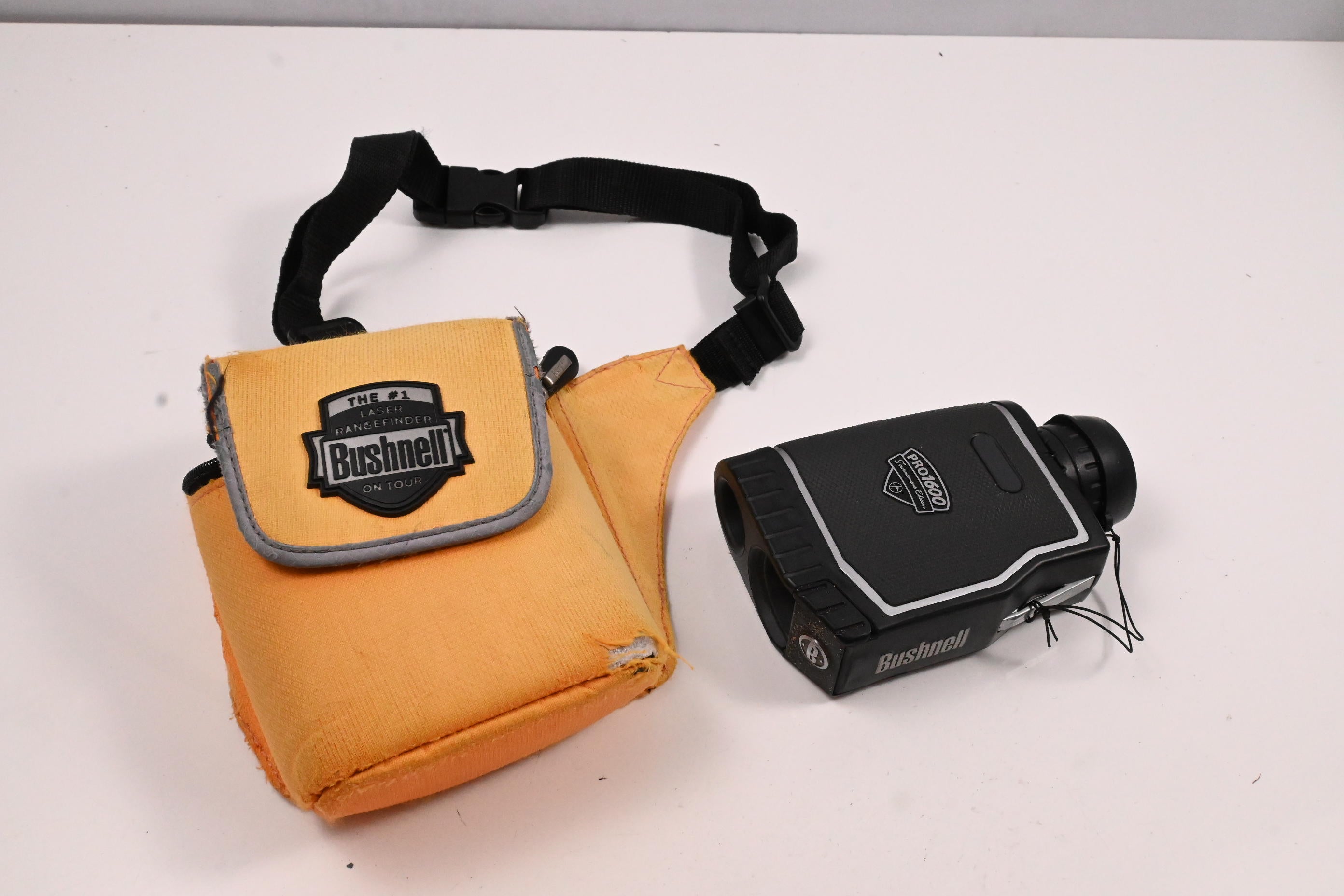 Bushnell Pinseeker 1600 / Rangefinder