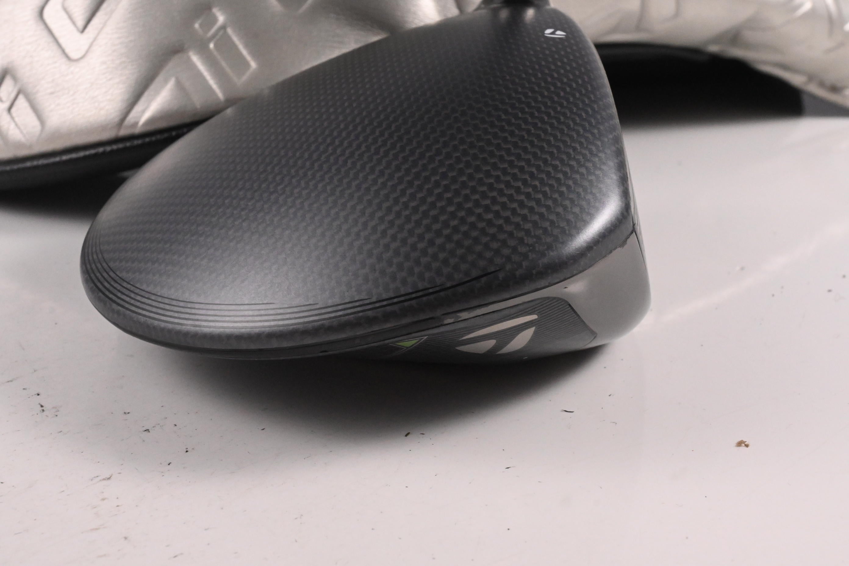 Taylormade Qi35 Driver / 9 Degree / Regular Flex Mitsubishi Kai'li Blue 60 Shaft