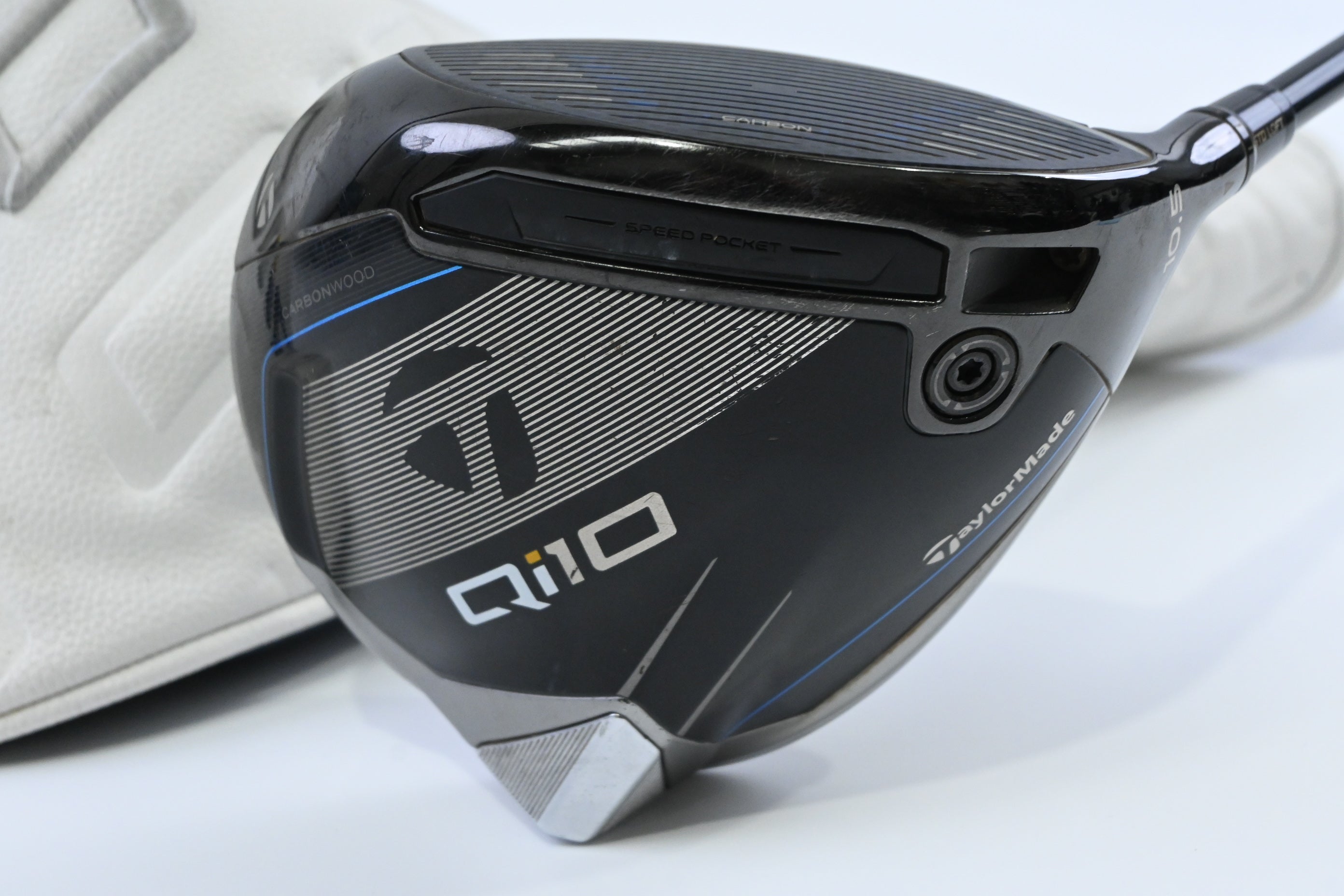 Taylormade Qi10 Driver / 10.5 Degree / Regular Flex HZRDUS Smoke Red RDX 60