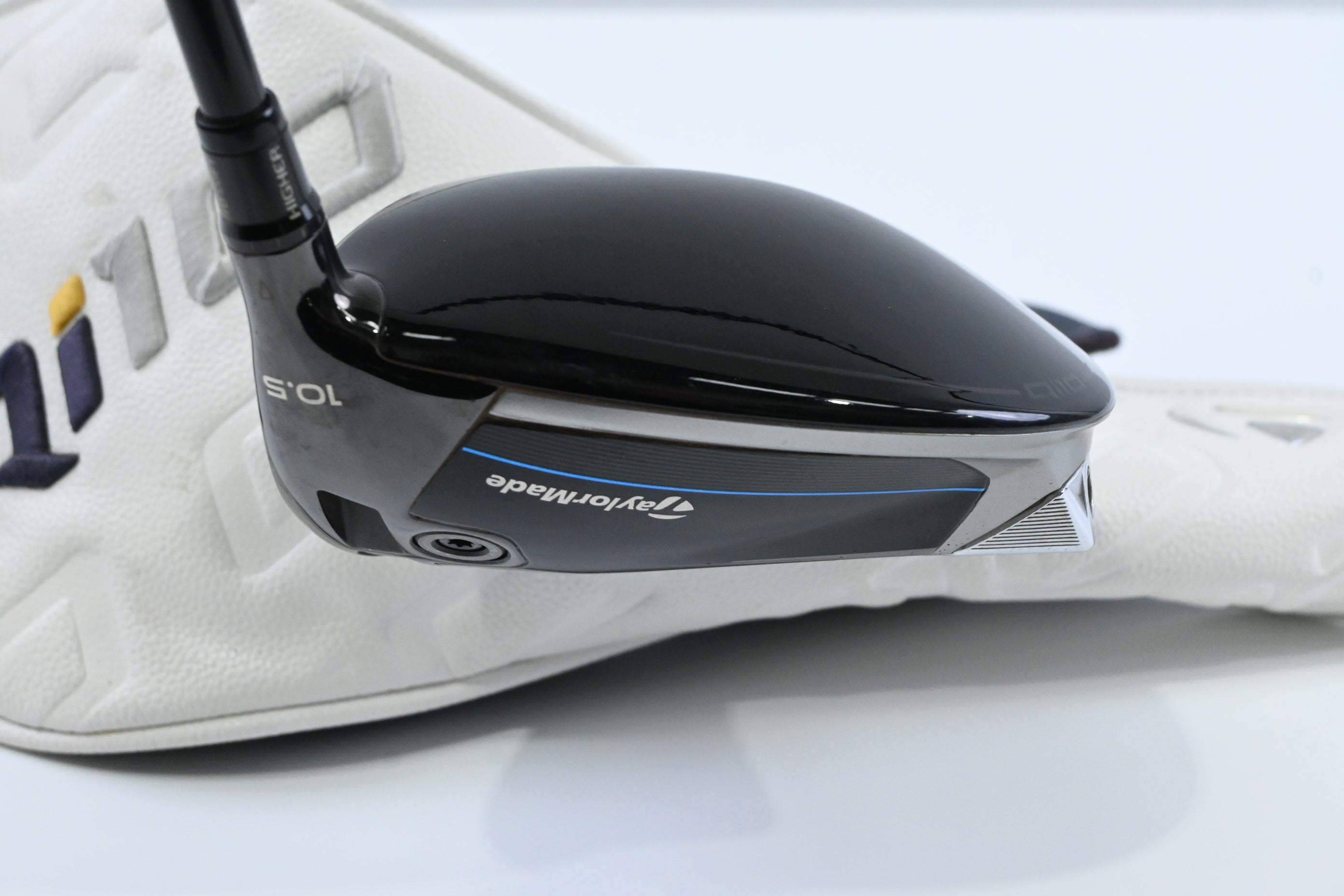 Taylormade Qi10 Driver / 10.5 Degree / Regular Flex HZRDUS Smoke Red RDX 60