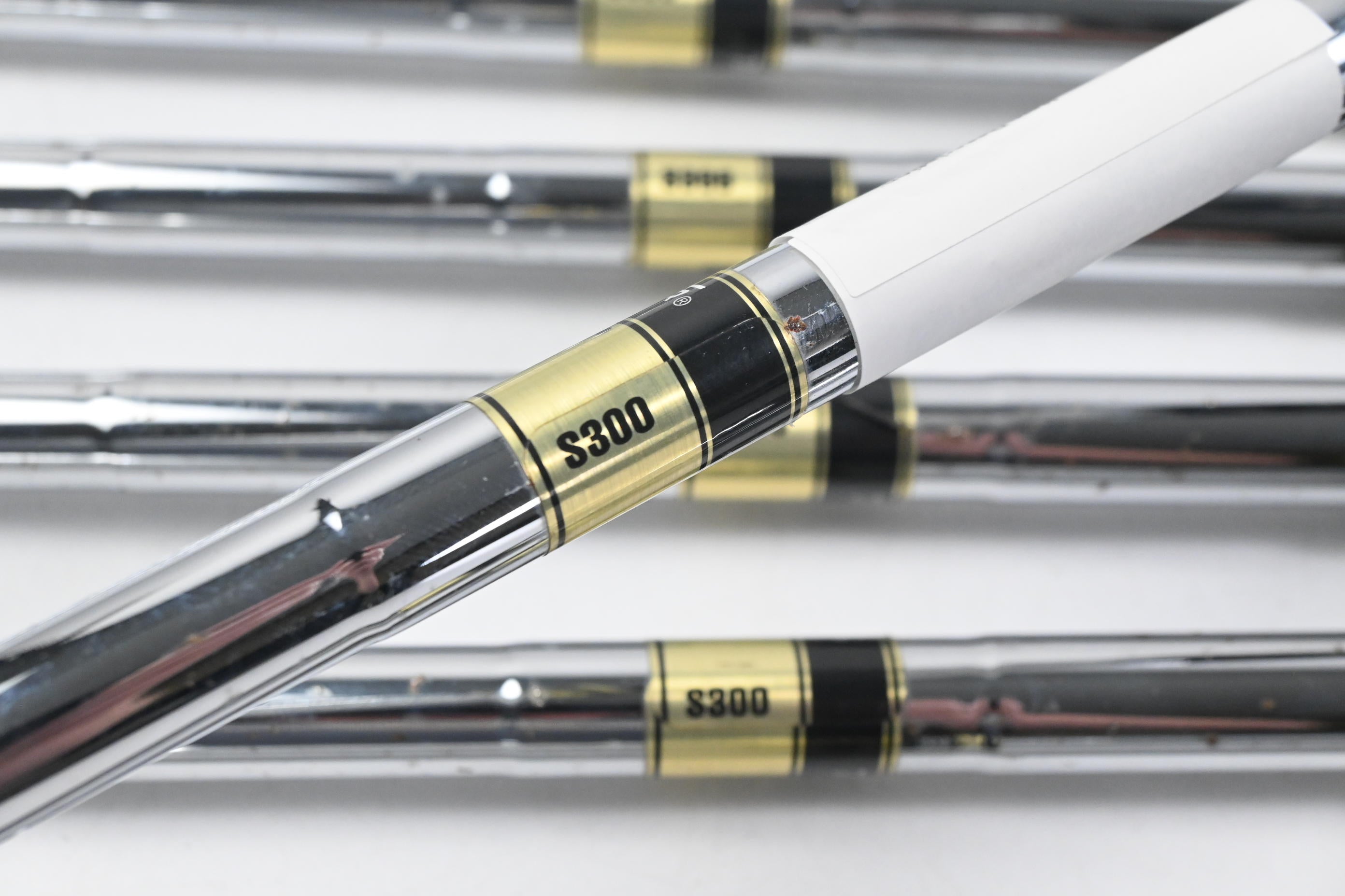 Cleveland 588 Altitude Irons / 4-PW+SW / Stiff Flex Dynamic Gold S300 Shafts