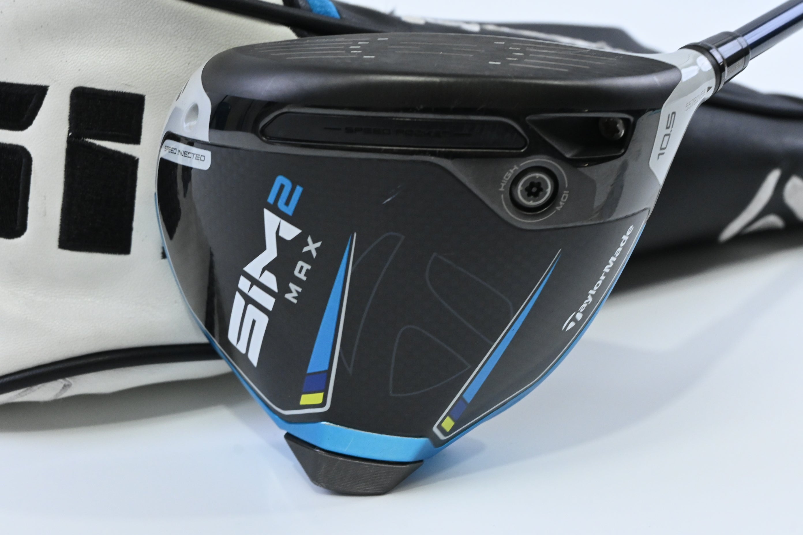 Taylormade SIM2 Max Driver / 10.5 Degree / Regular Flex Fujikura Ventus Blue 5