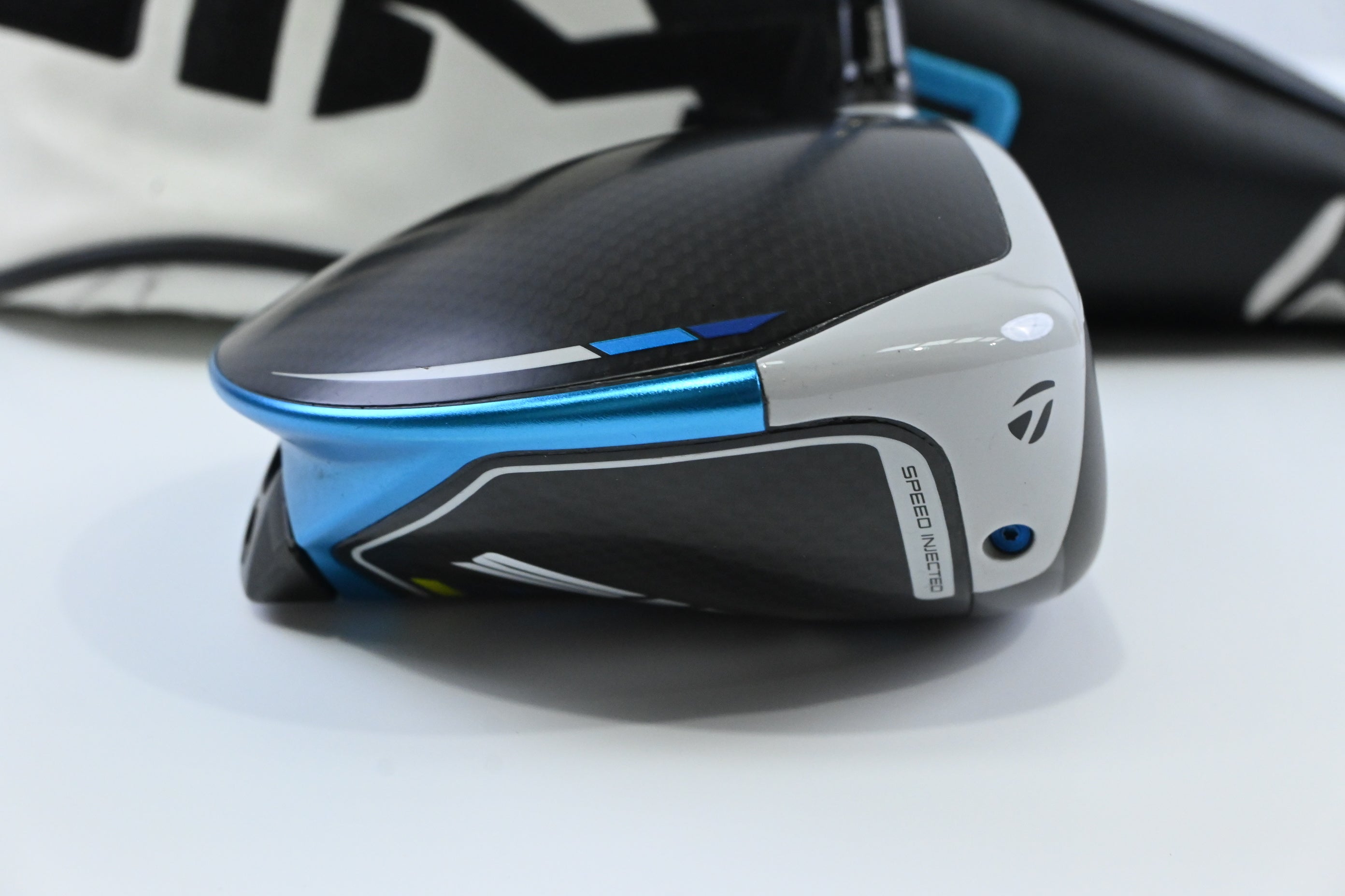 Taylormade SIM2 Max Driver / 10.5 Degree / Regular Flex Fujikura Ventus Blue 5