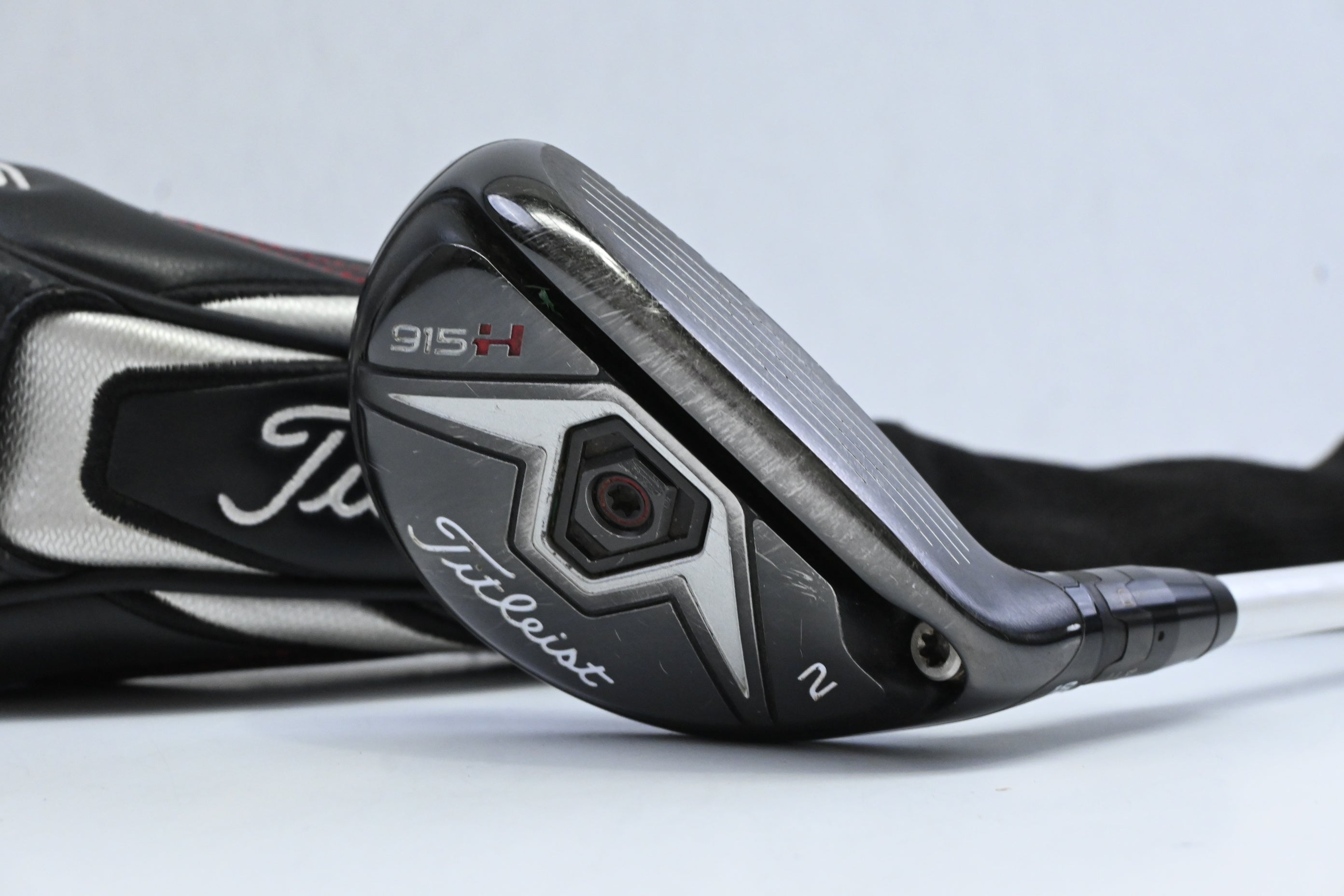 Titleist 915H #2 Hybrid / 18 Degree / Stiff Flex Aldila Rogue Black 85 Shaft