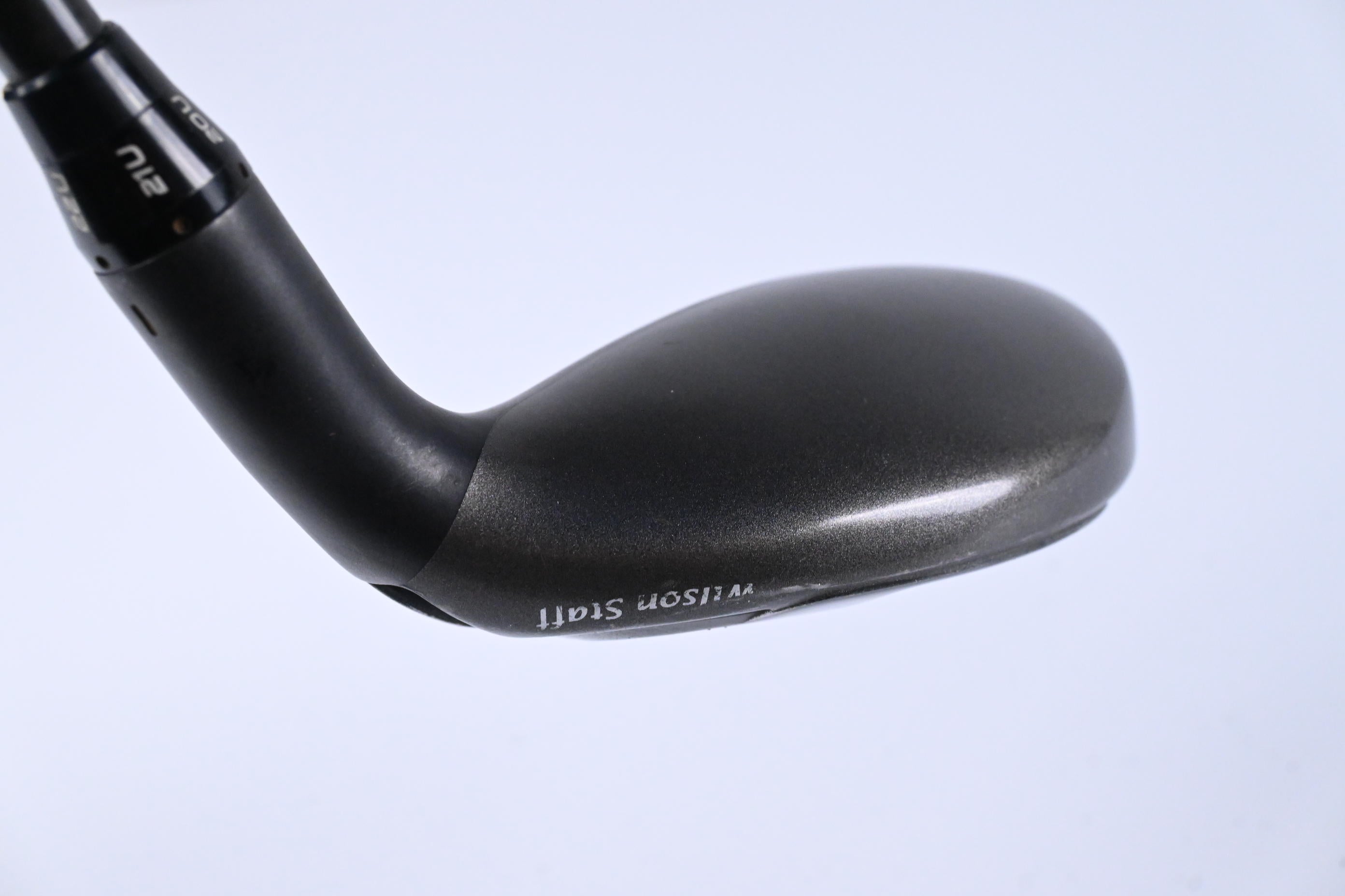 Wilson FG Tour M3 #4 Hybrid / 21 Degree / Regular Flex Aldila RIP Phenom 85