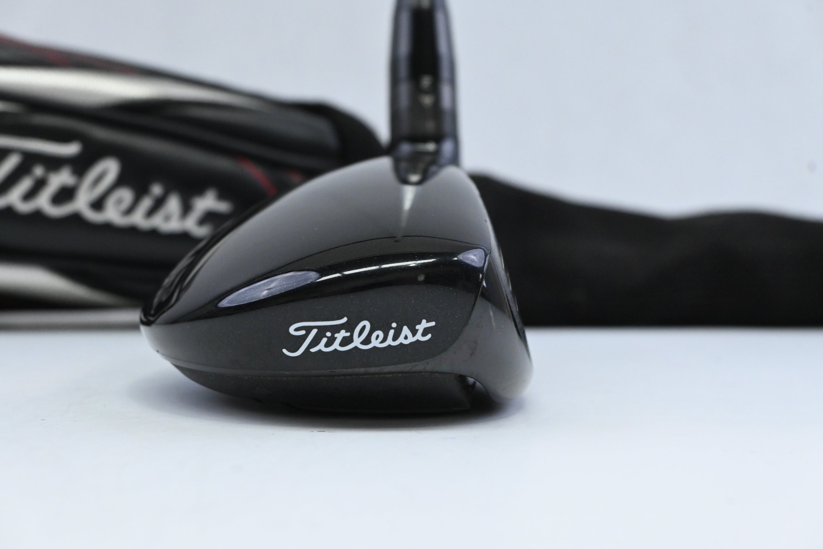 Titleist 915H #2 Hybrid / 18 Degree / Stiff Flex Aldila Rogue Black 85 Shaft