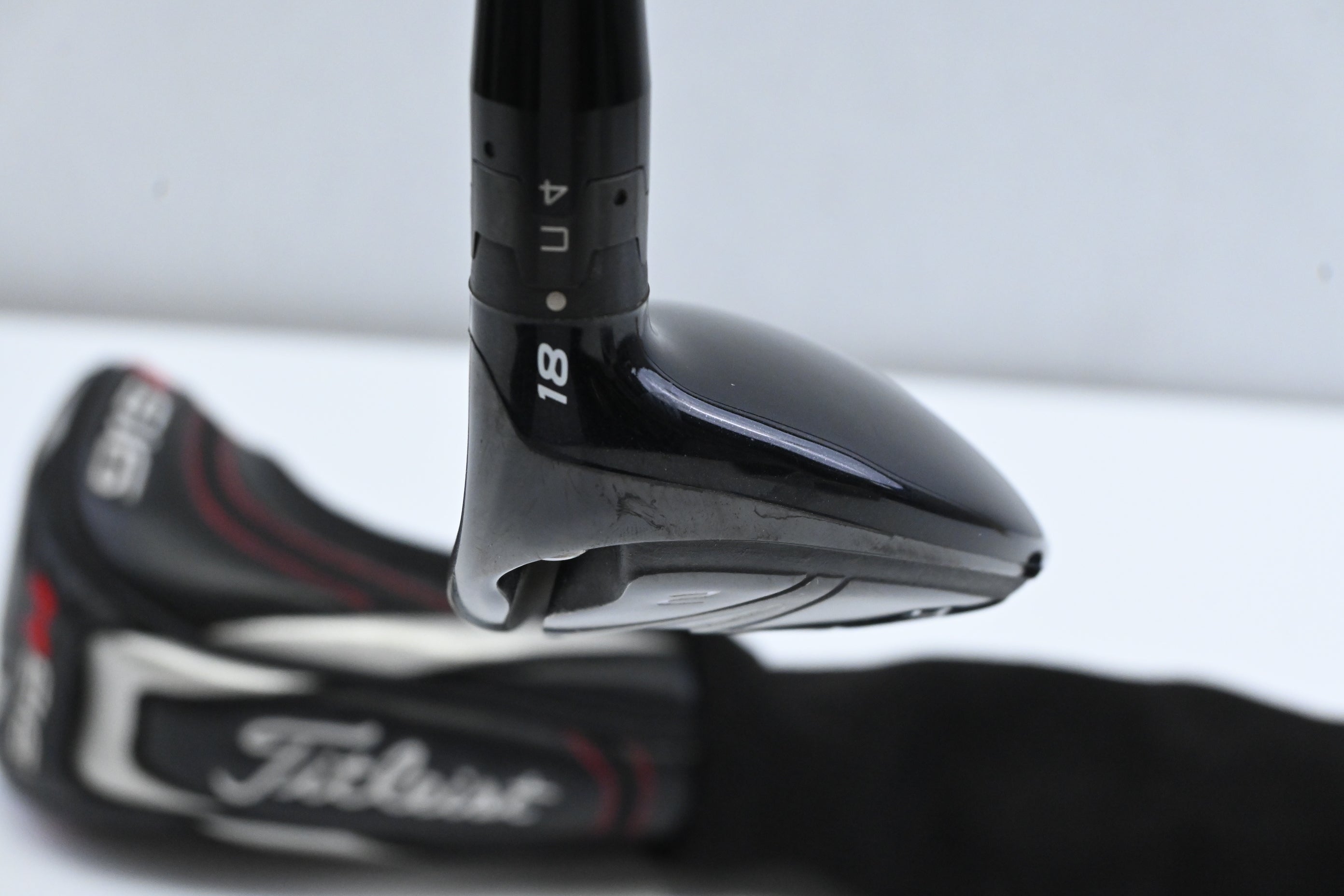 Titleist 915H #2 Hybrid / 18 Degree / Stiff Flex Aldila Rogue Black 85 Shaft