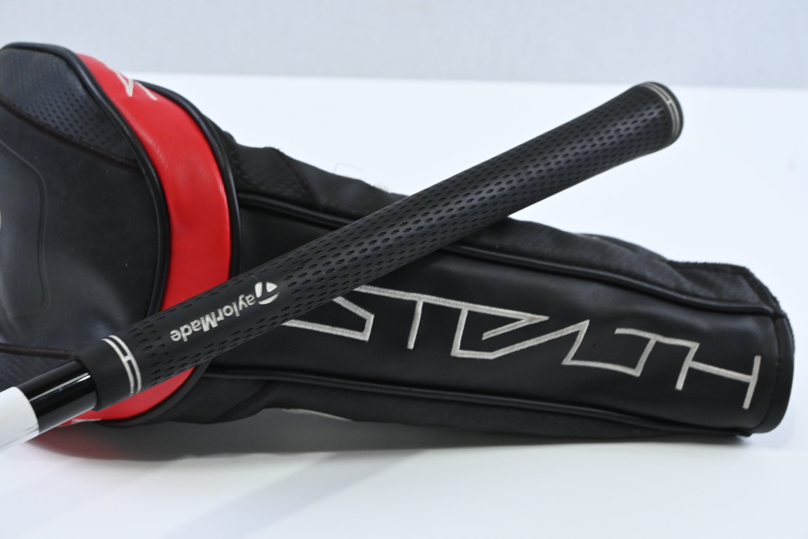 Taylormade Stealth Plus Driver / 10.5 Degree / Regular Flex Fujikura Speeder NX