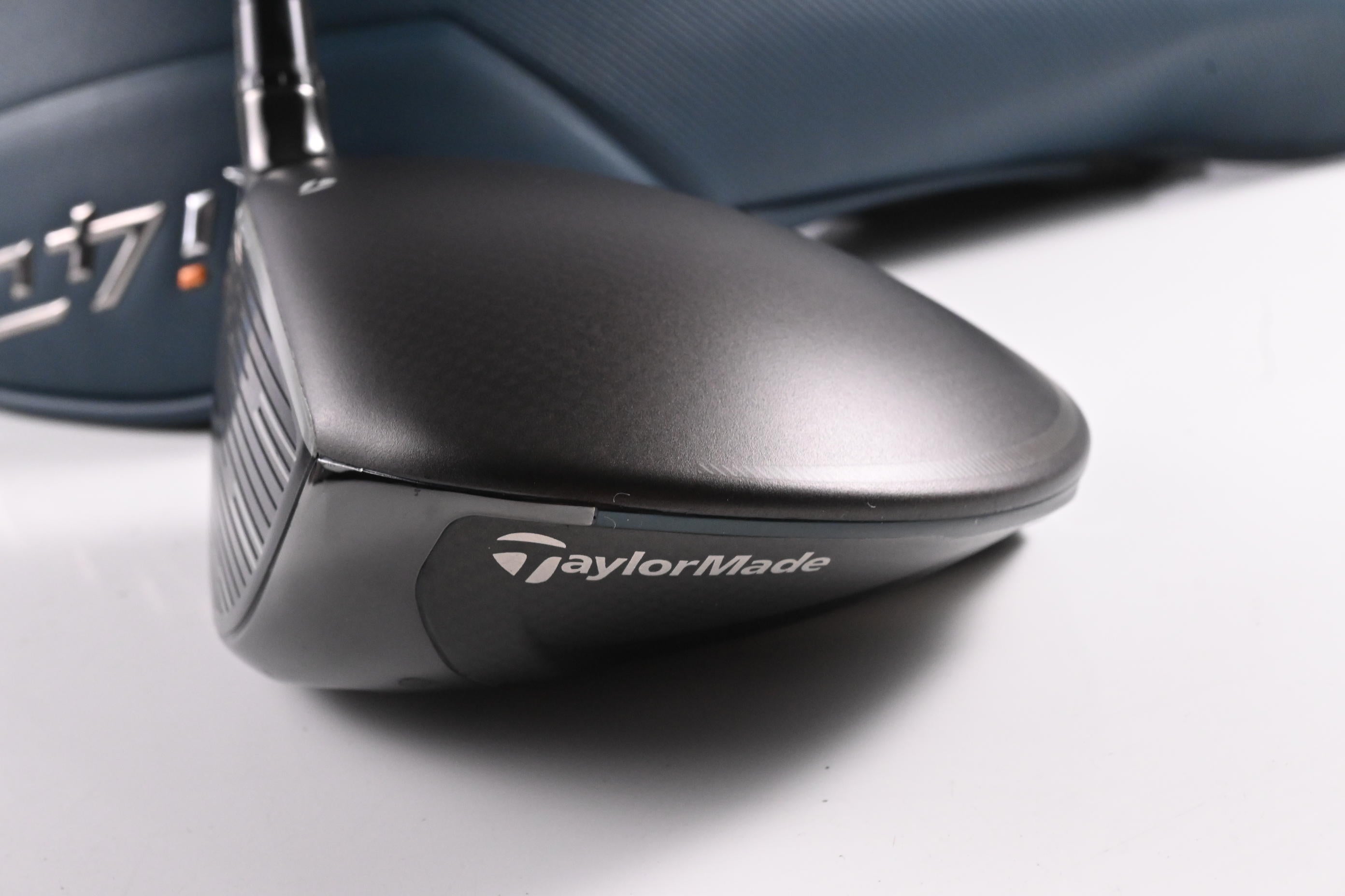 Left Hand Taylormade Qi4D Driver / 10.5 Degree / Regular Flex REAX Blue 60 Shaft