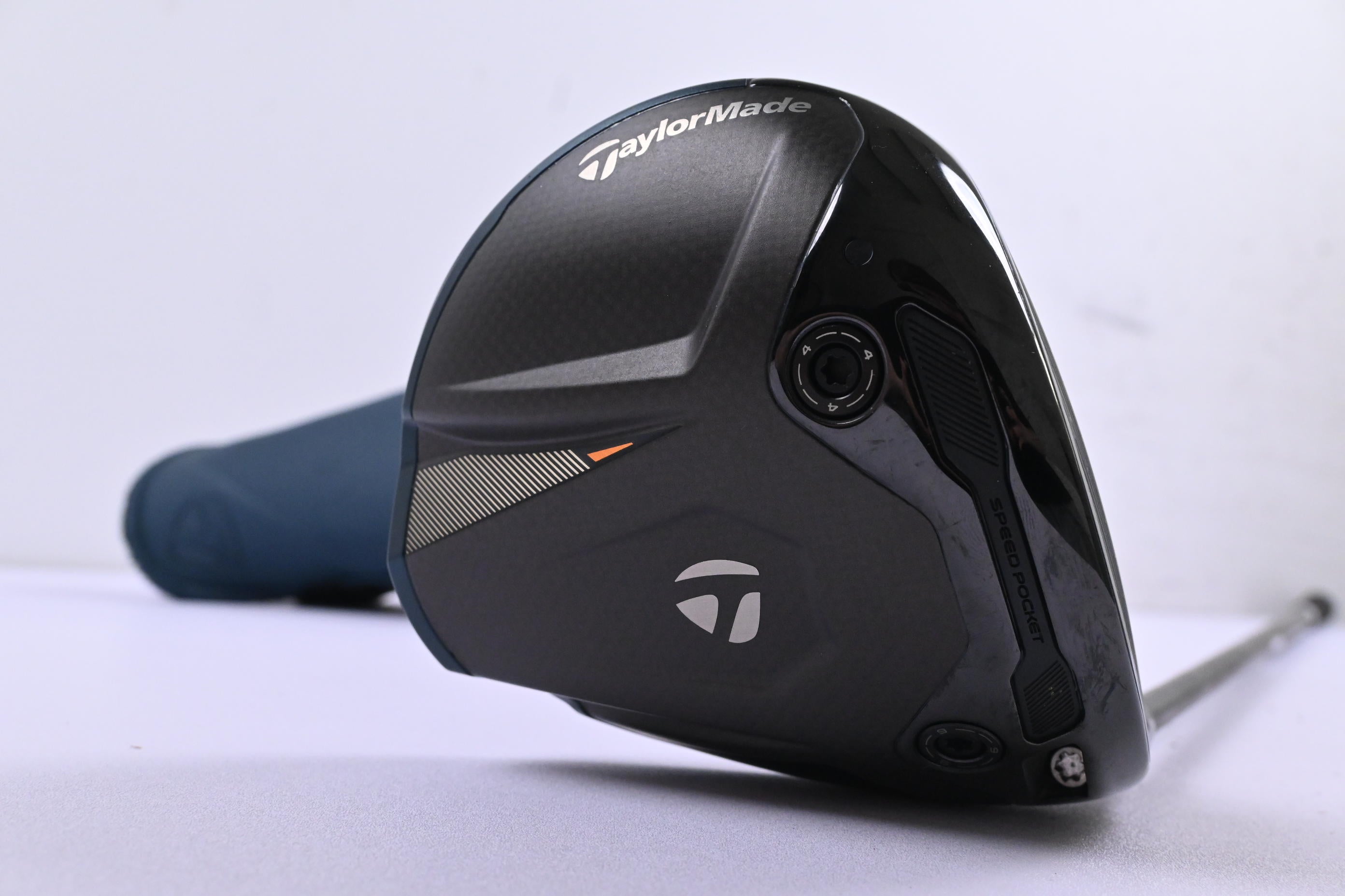 Taylormade Qi4D Driver / 10.5 Degree / Regular Flex REAX Blue 50 Shaft