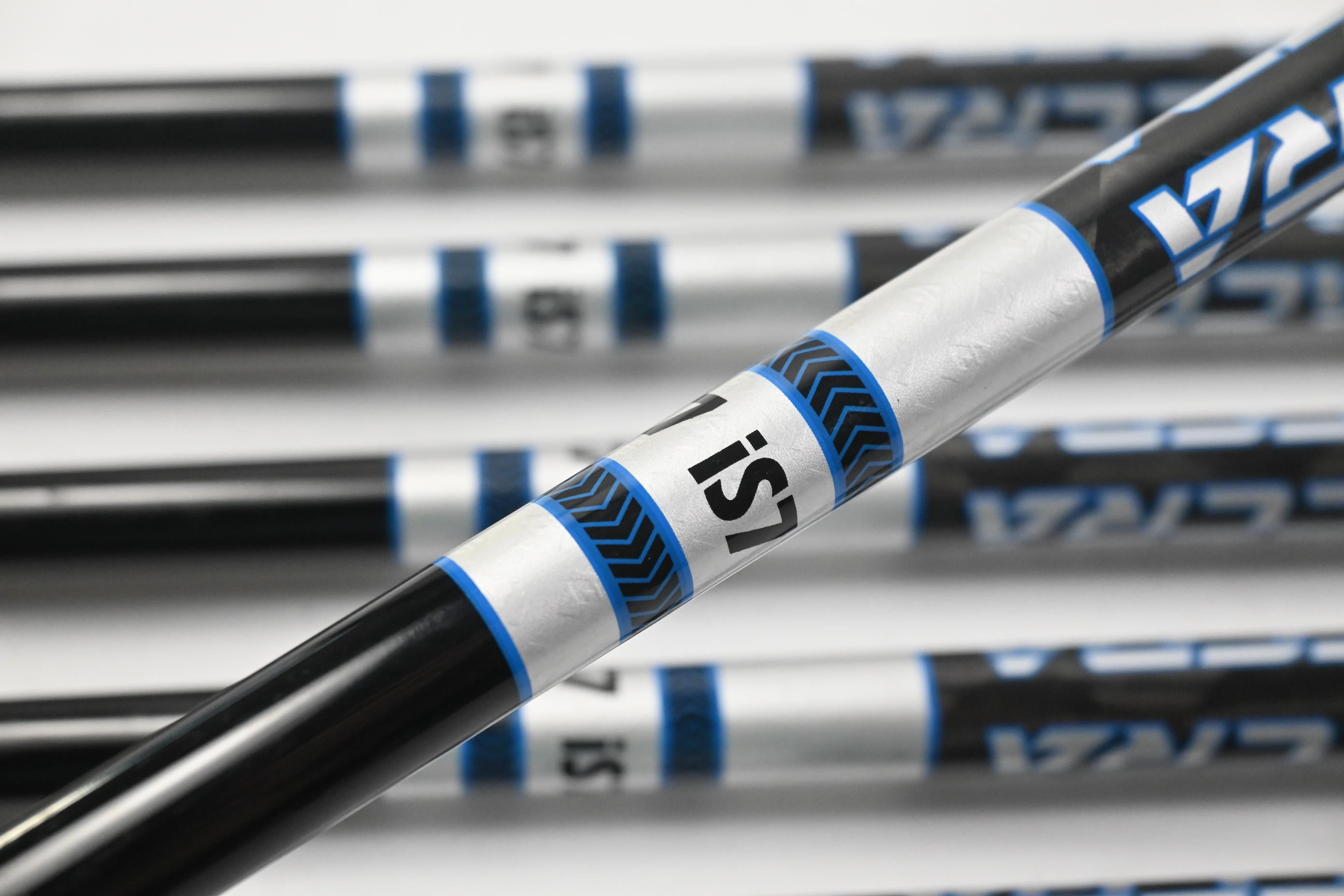Mizuno JPX 925 Hot Metal Irons / 5-PW / Regular Flex Accra iS7 Shafts
