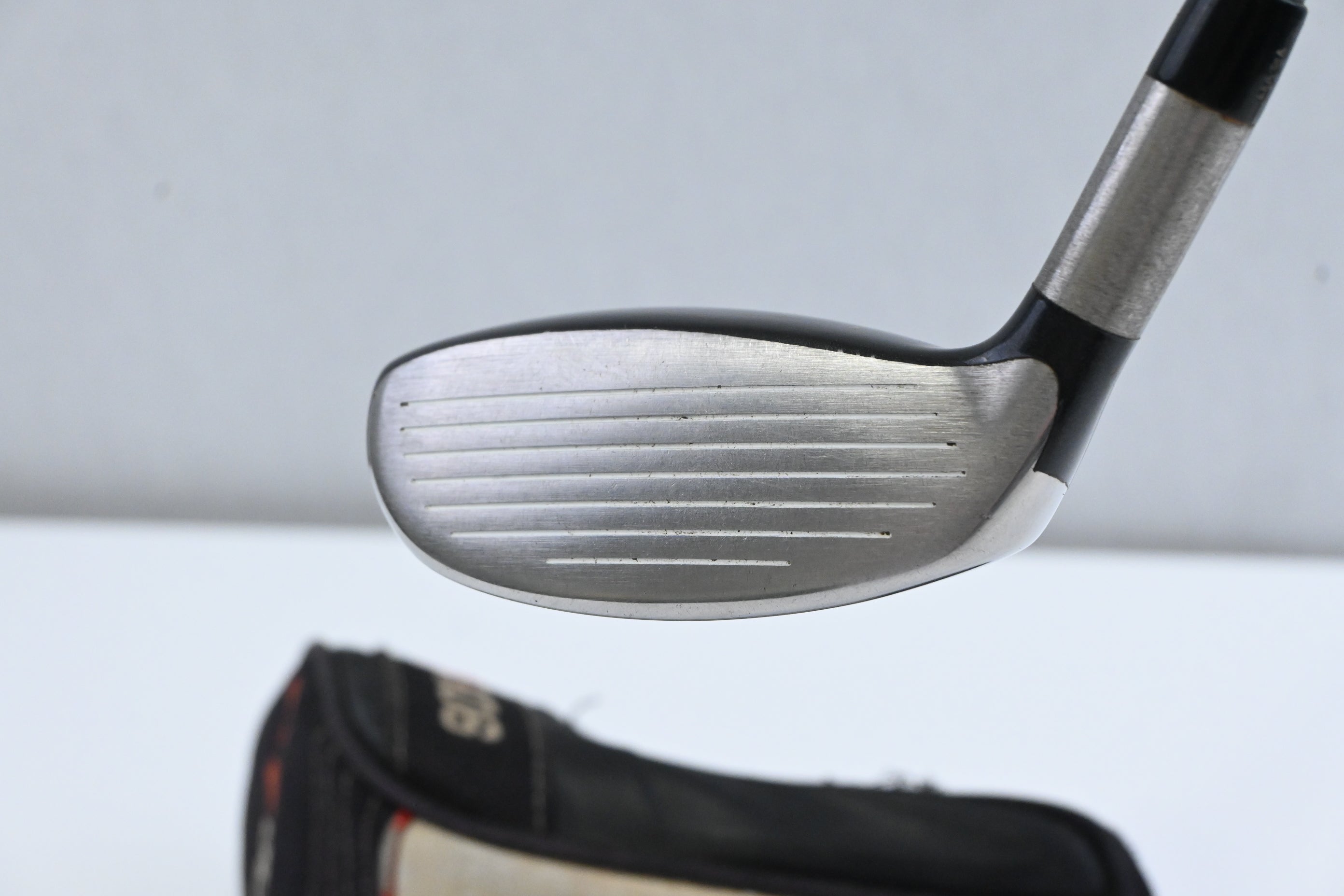 Titleist 909H #3 Hybrid / 21 Degree / Regular Flex Diamana 80 Shaft