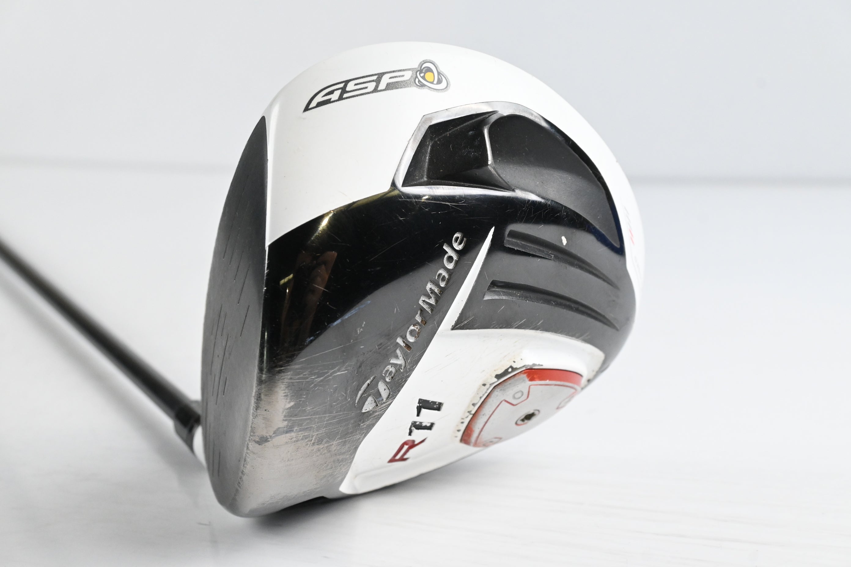 Left Hand Taylormade R11 Driver / 10.5 Degree / Stiff Flex Fujikura Blur 60 Shaft
