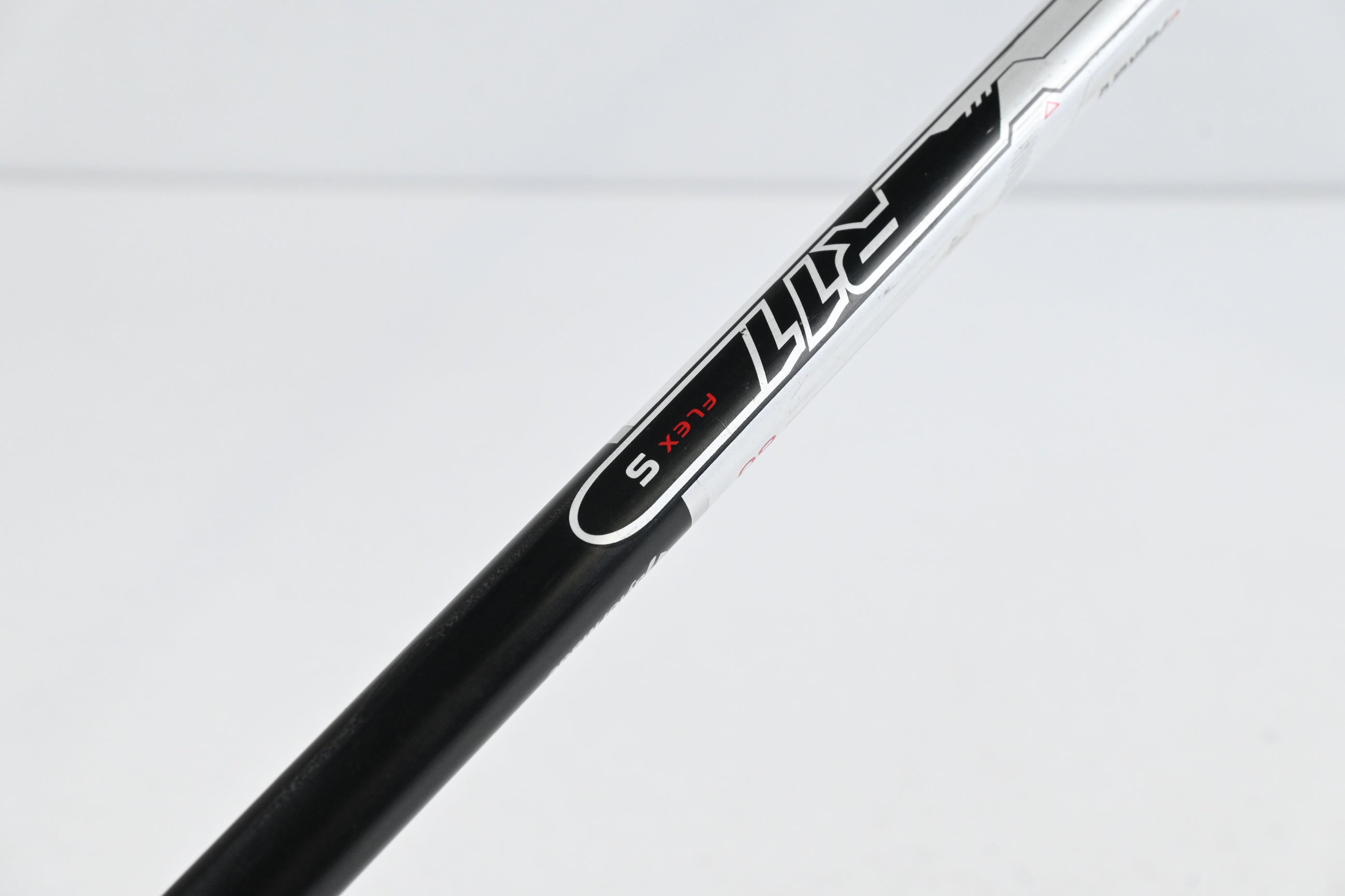 Left Hand Taylormade R11 Driver / 10.5 Degree / Stiff Flex Fujikura Blur 60 Shaft