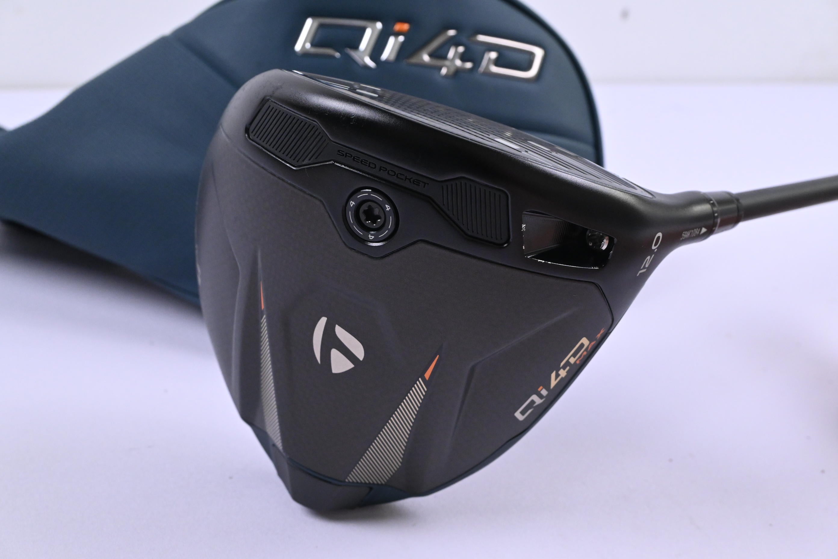 Taylormade Qi4D Max Driver / 12 Degree / Stiff Flex Kai'li Dark Waves White 60