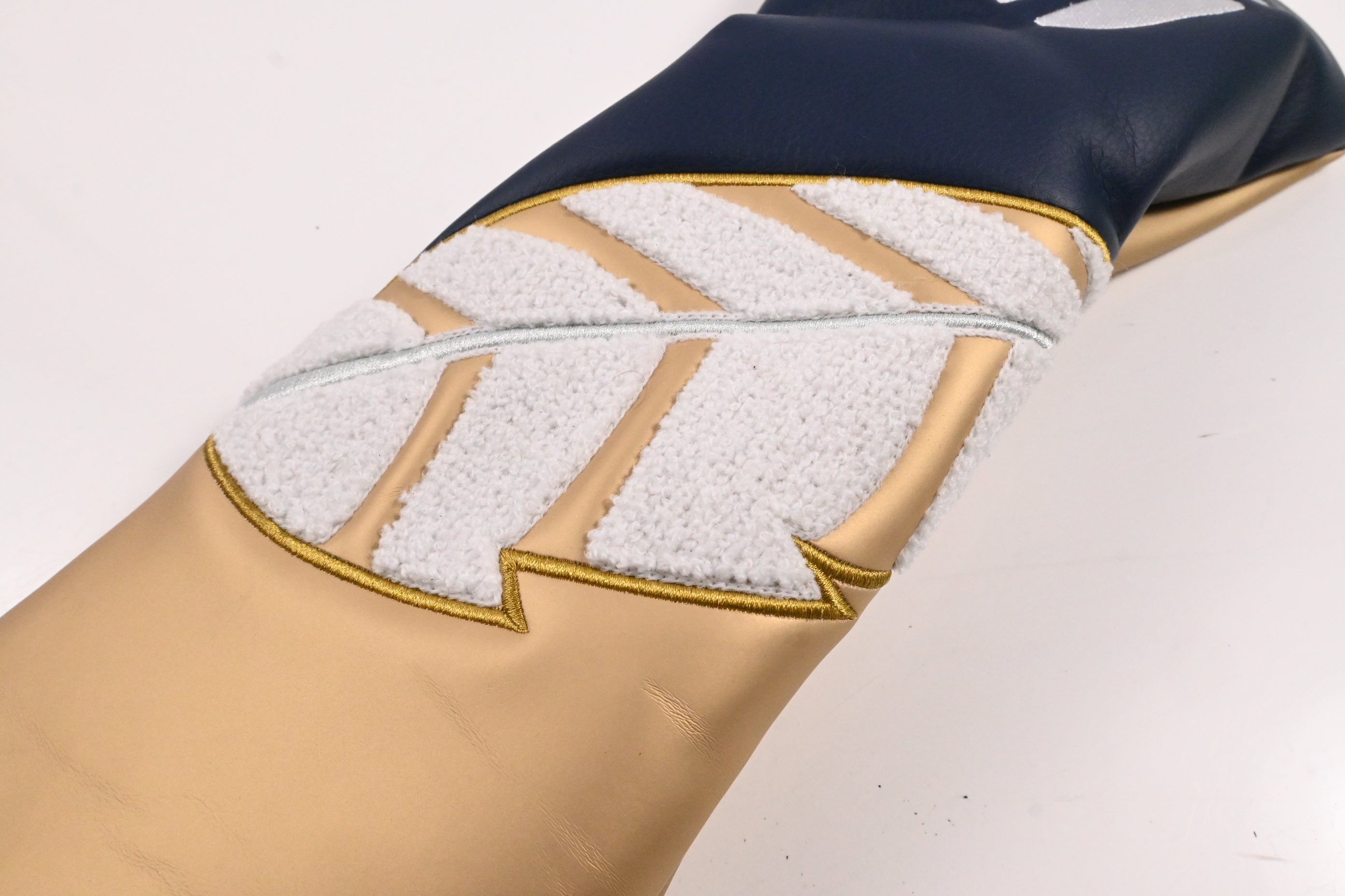 Taylormade Queen City / Driver Headcover / Gold & Blue