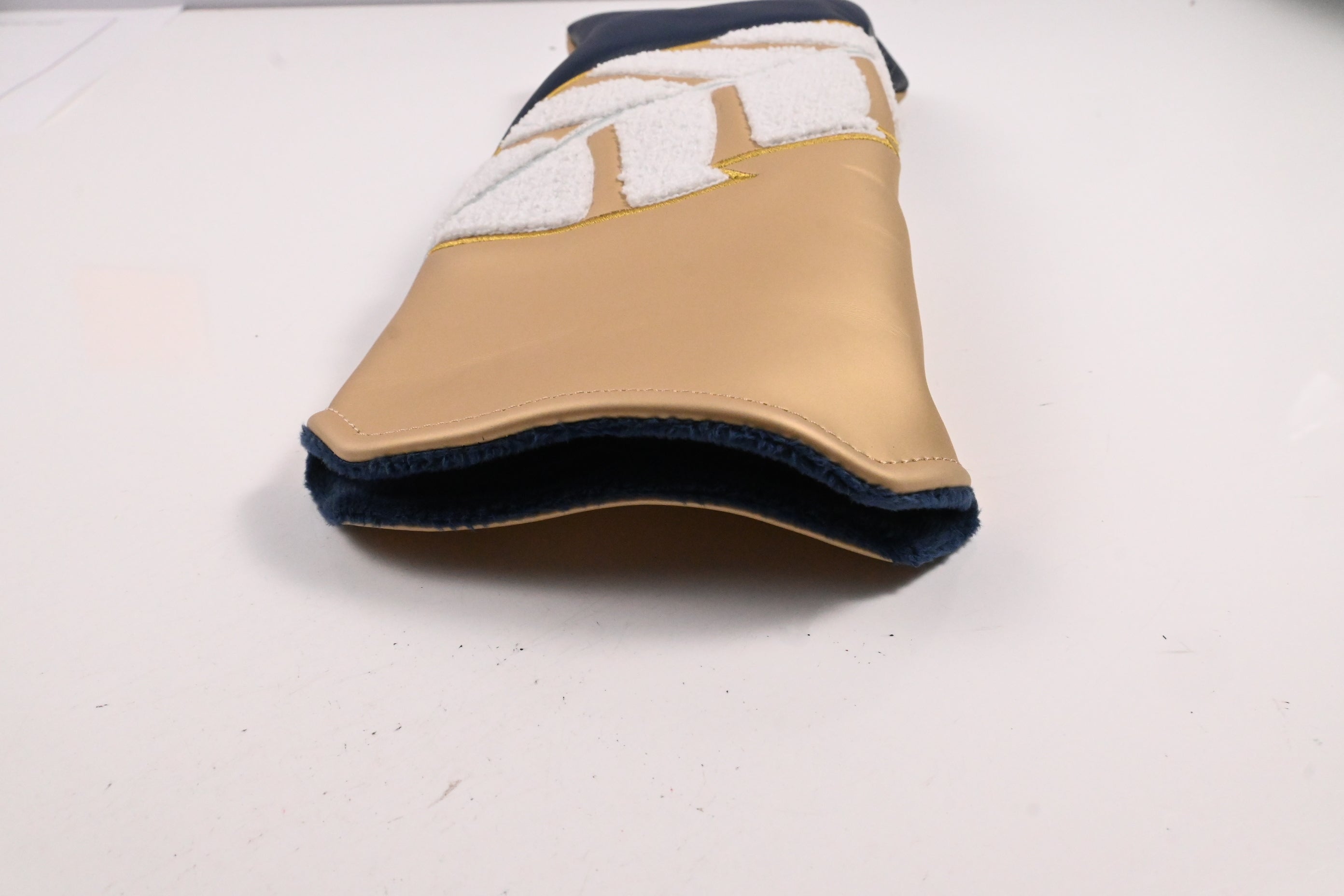 Taylormade Queen City / Driver Headcover / Gold & Blue