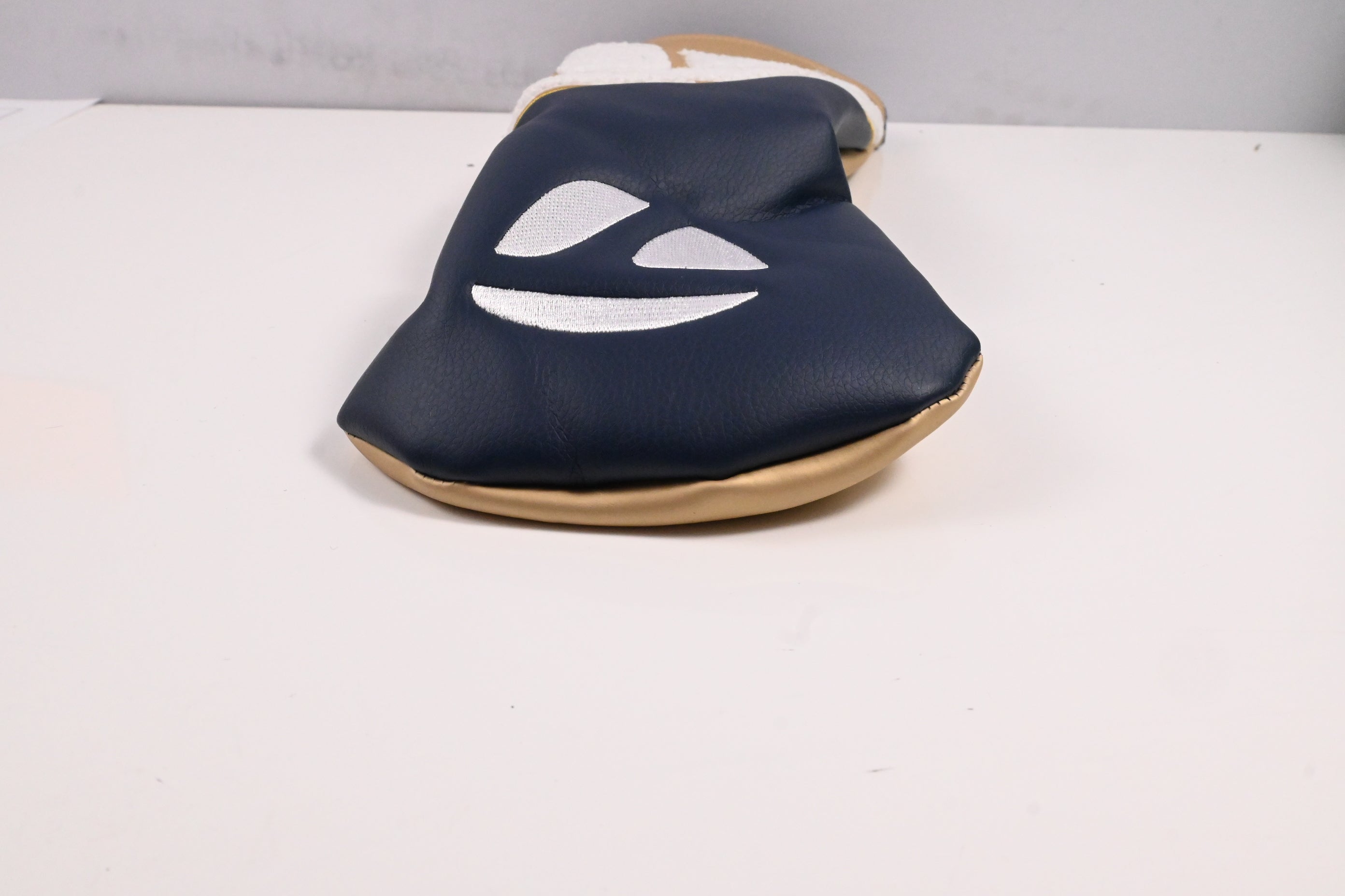 Taylormade Queen City / Driver Headcover / Gold & Blue