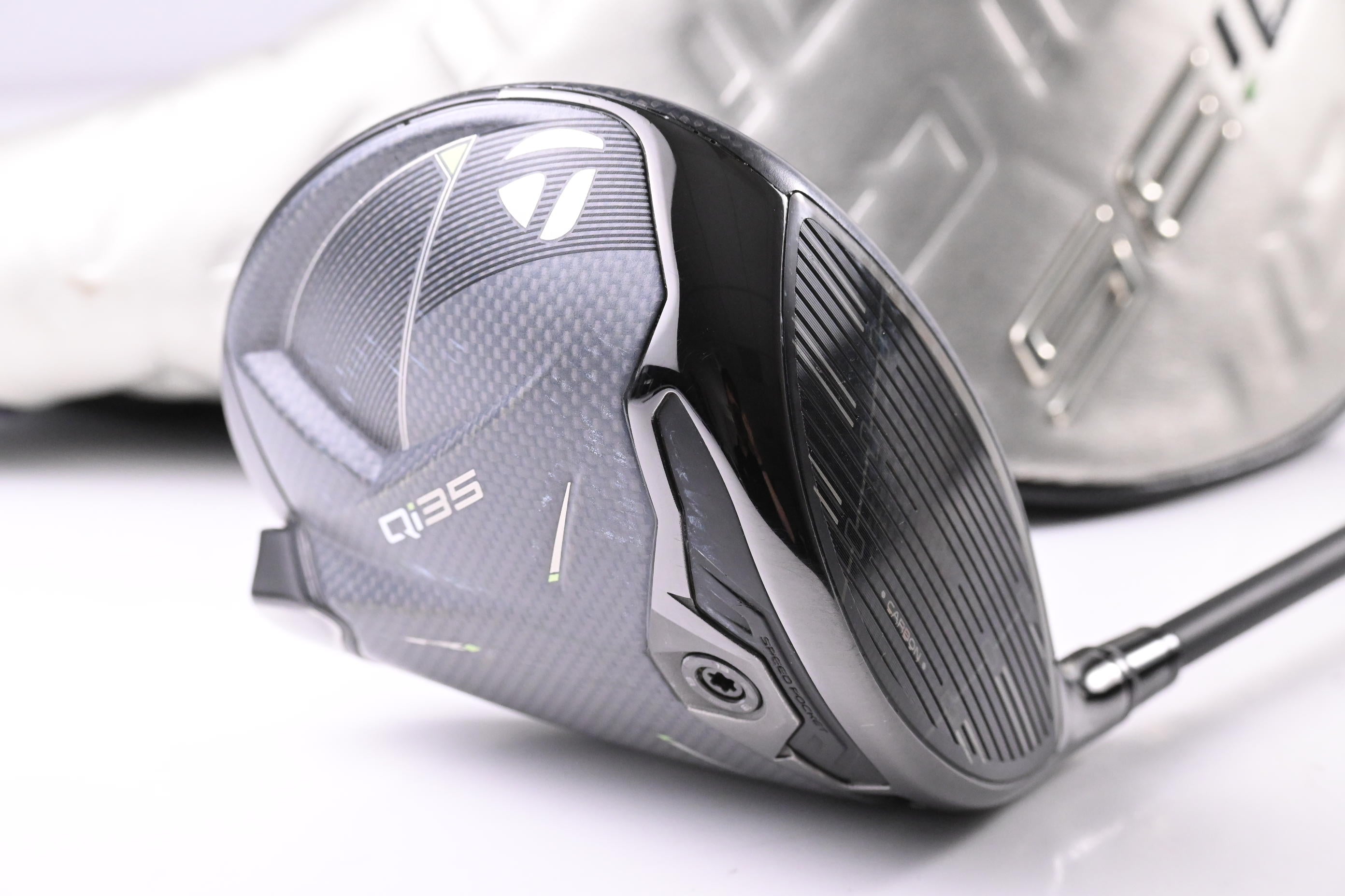 Taylormade Qi35 Driver / 10.5 Degree / Stiff Flex Kai'Li Dark Waves White 60