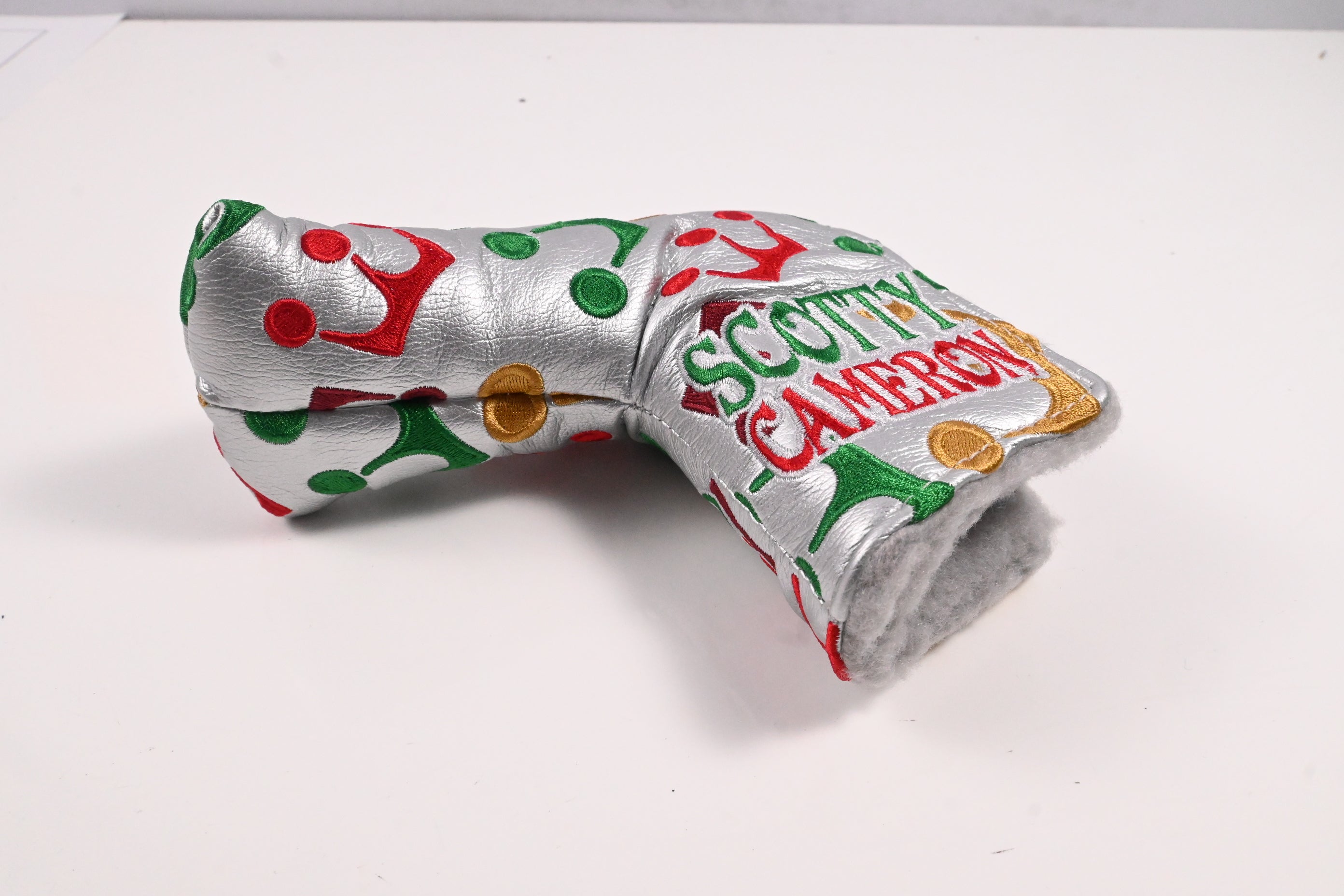 Scotty Cameron 2018 Holiday Wrapping Paper / Putter Headcover / Blade / Silver