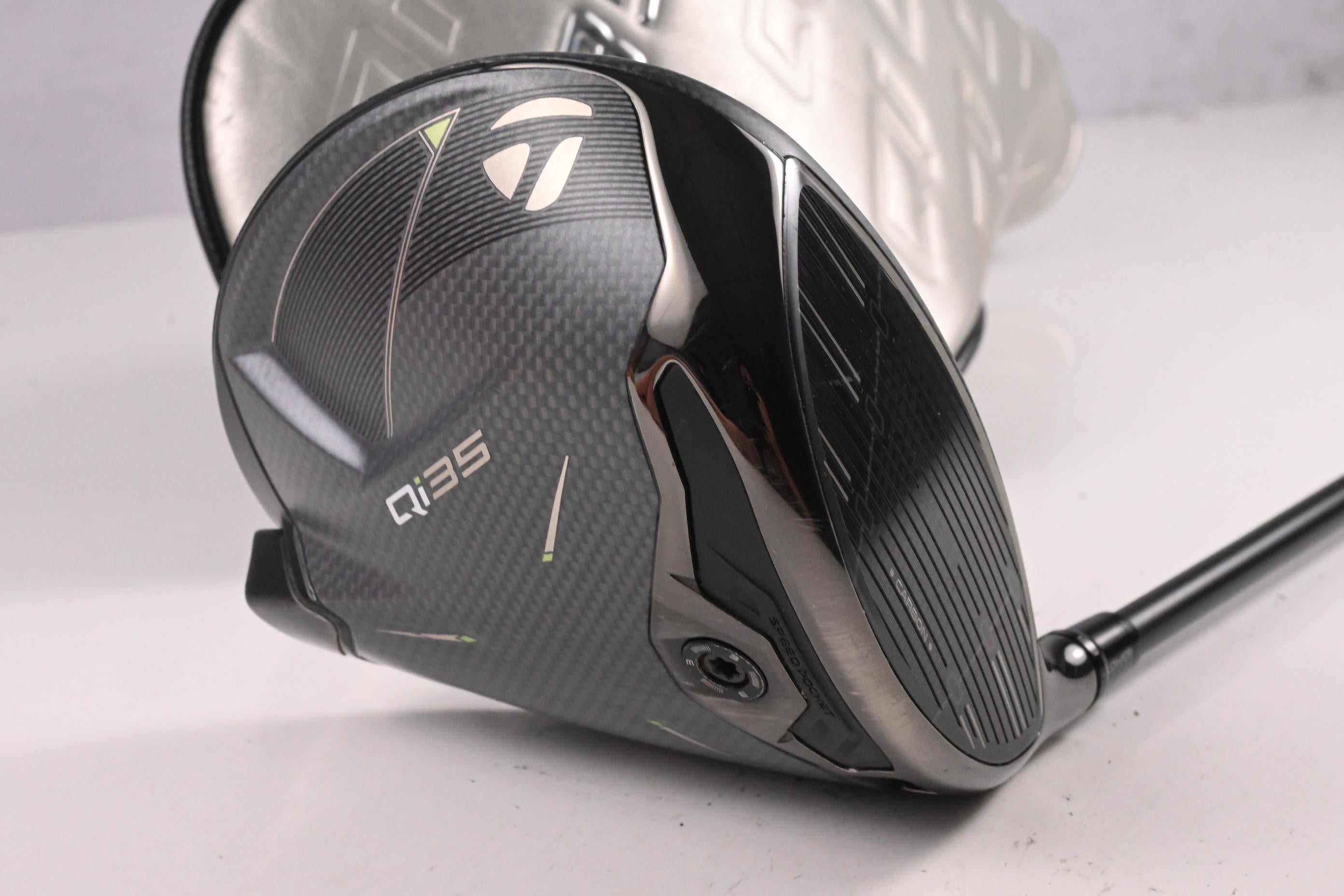 Taylormade Qi35 Driver / 10.5 Degree / Regular Flex Fujikura Ventus Blue 5 Shaft