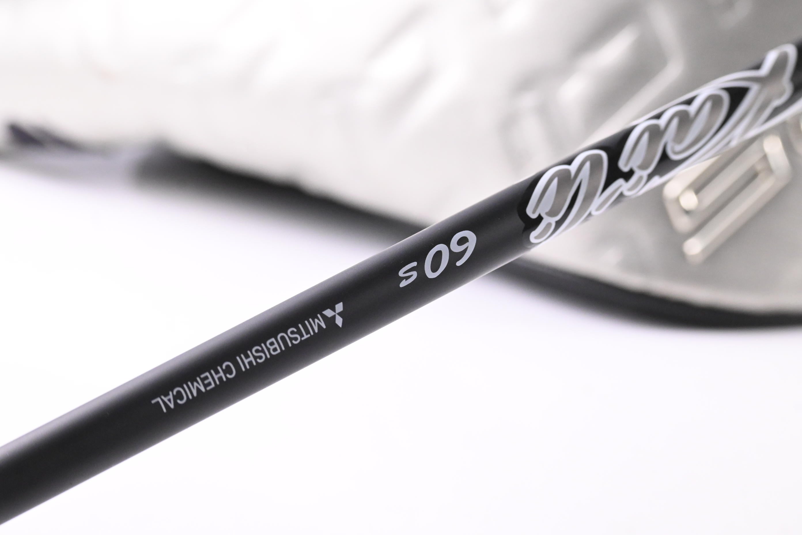 Taylormade Qi35 Driver / 10.5 Degree / Stiff Flex Kai'Li Dark Waves White 60