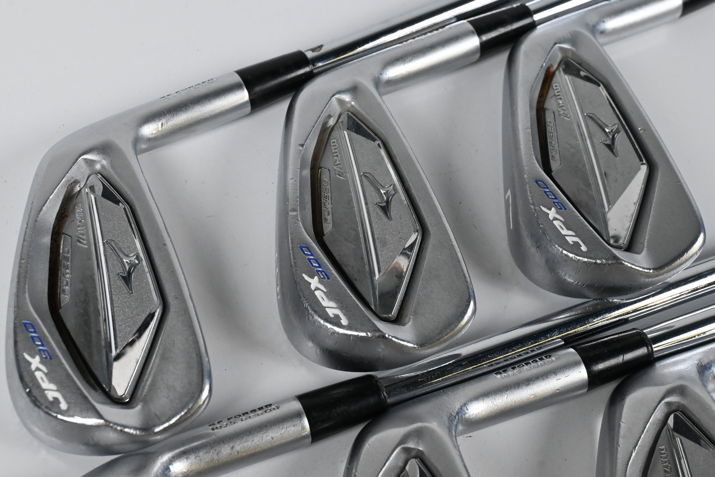 Mizuno JPX 900 Forged Irons / 5-PW / Stiff Flex Dynamic Gold Shafts