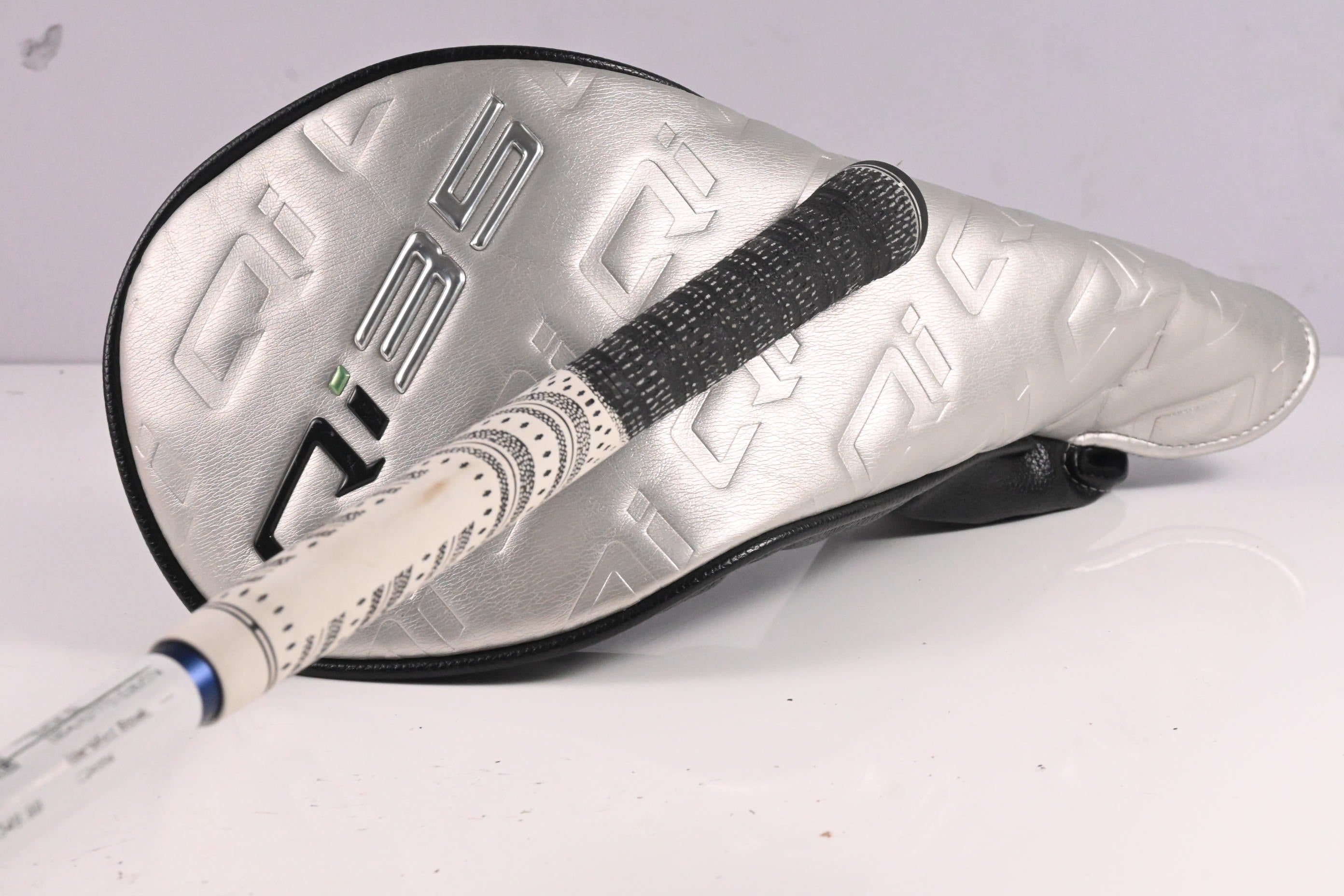 Taylormade Qi35 Driver / 10.5 Degree / Regular Flex Fujikura Ventus Blue 5 Shaft