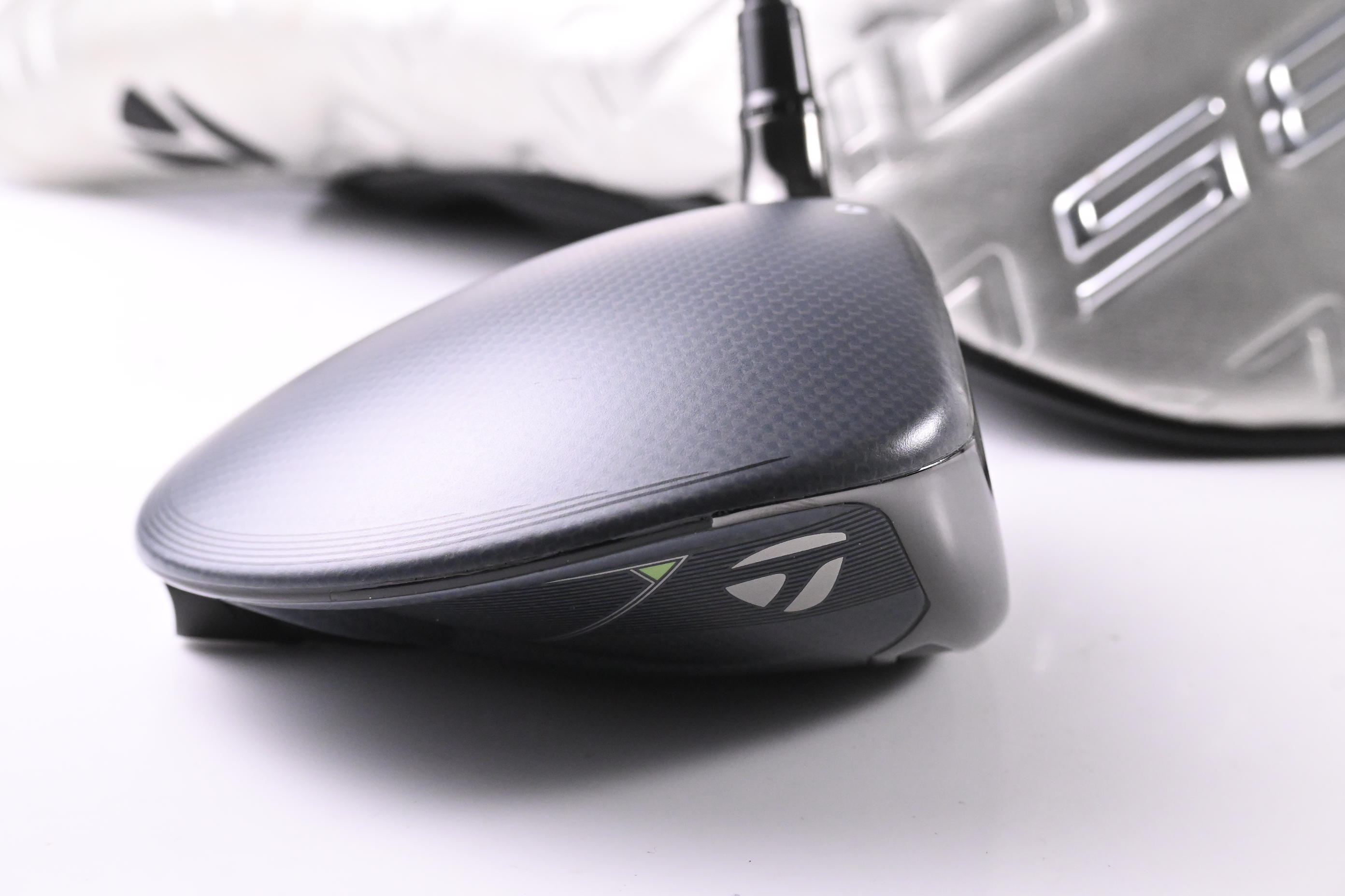 Taylormade Qi35 Driver / 10.5 Degree / Stiff Flex Project X Cypher 2.0 50 Shaft