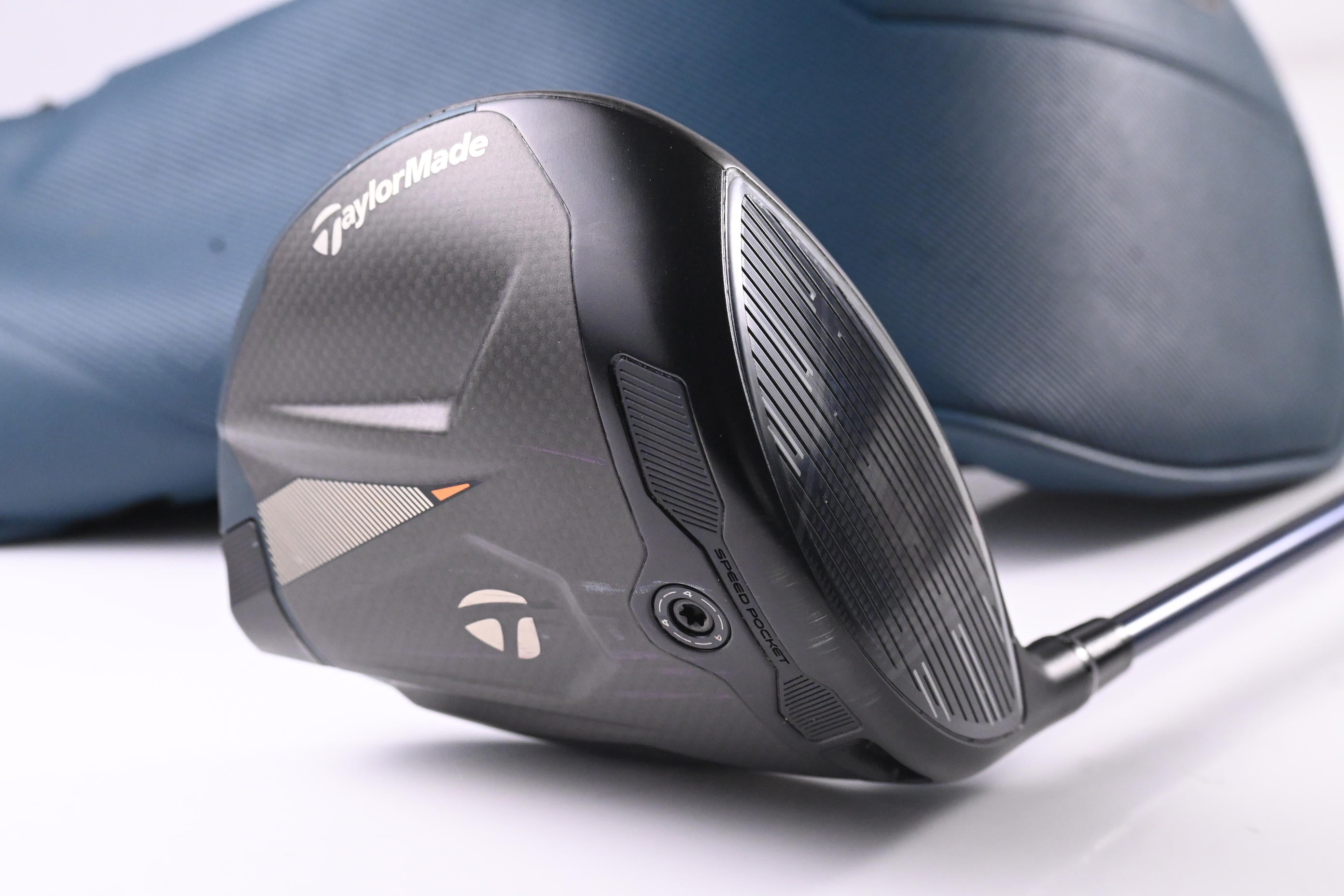 Taylormade Qi4D Max Driver / 10.5 Degree / Regular Flex Fujikura Ventus Blue 5