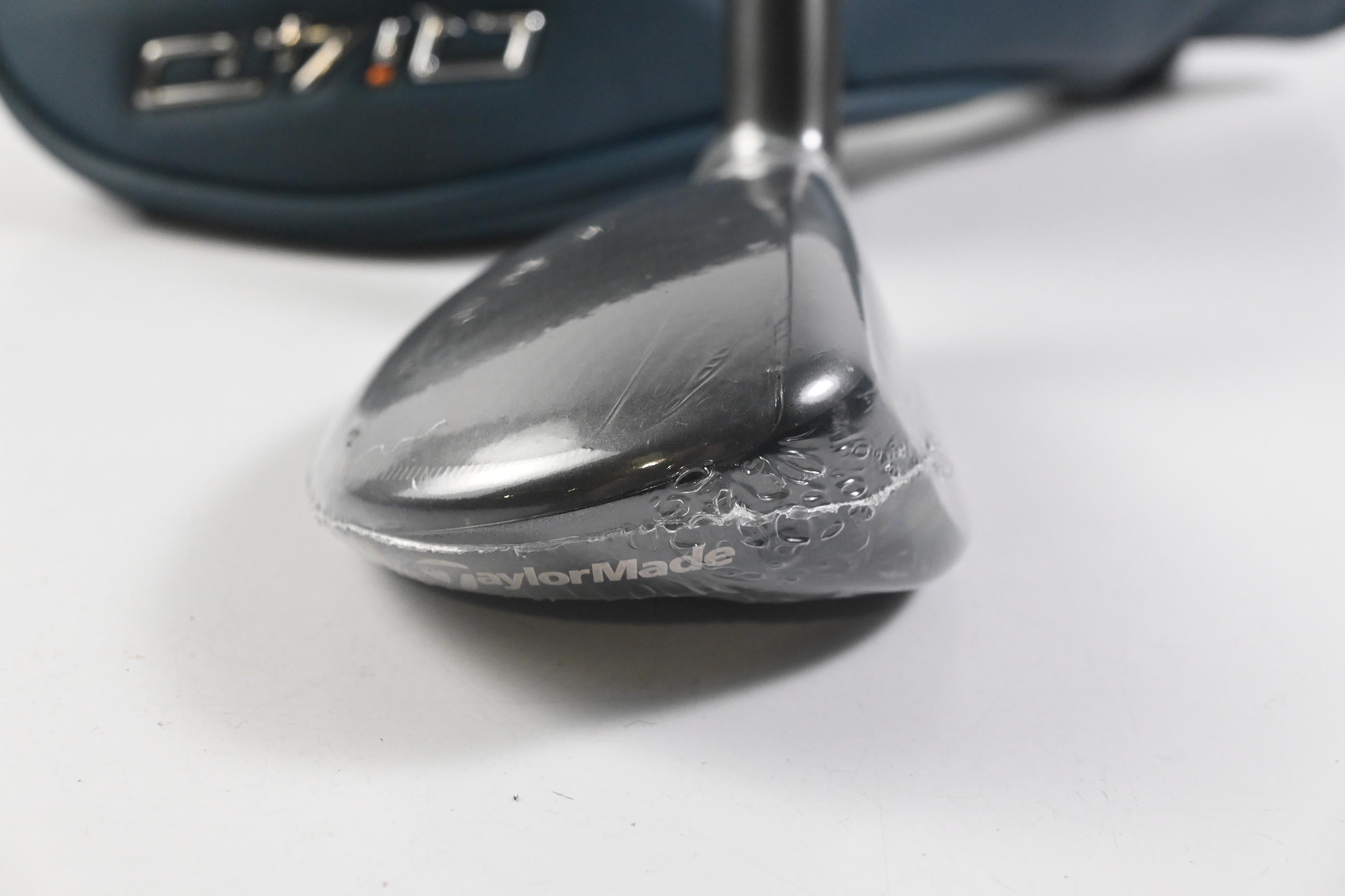 Taylormade Qi4D #5 Hybrid / 26 Degree / Regular Flex REAX By KBS White 65 Shaft