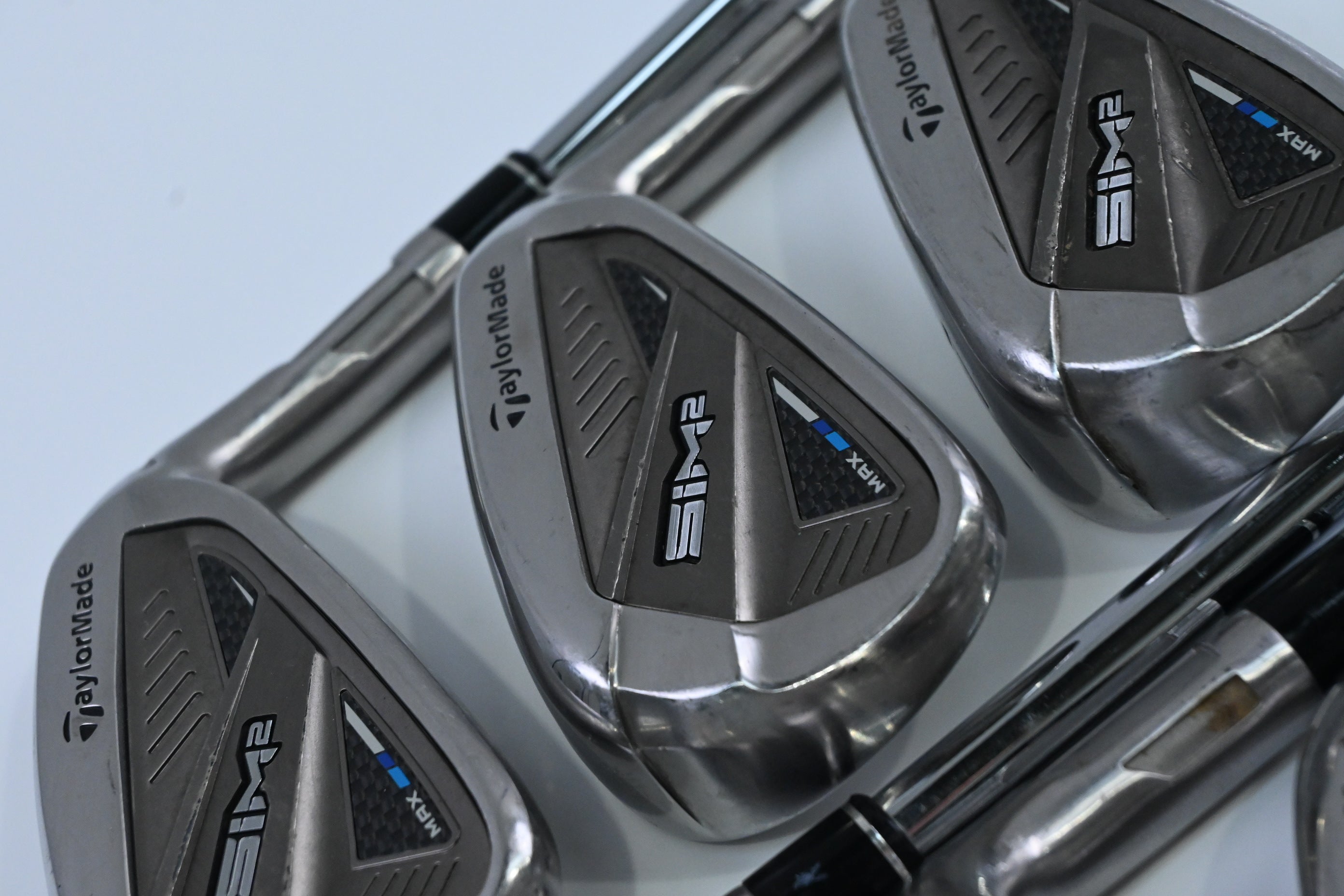 Taylormade SIM2 Max Irons / 5-PW / Regular Flex KBS Max MT 85 Shafts